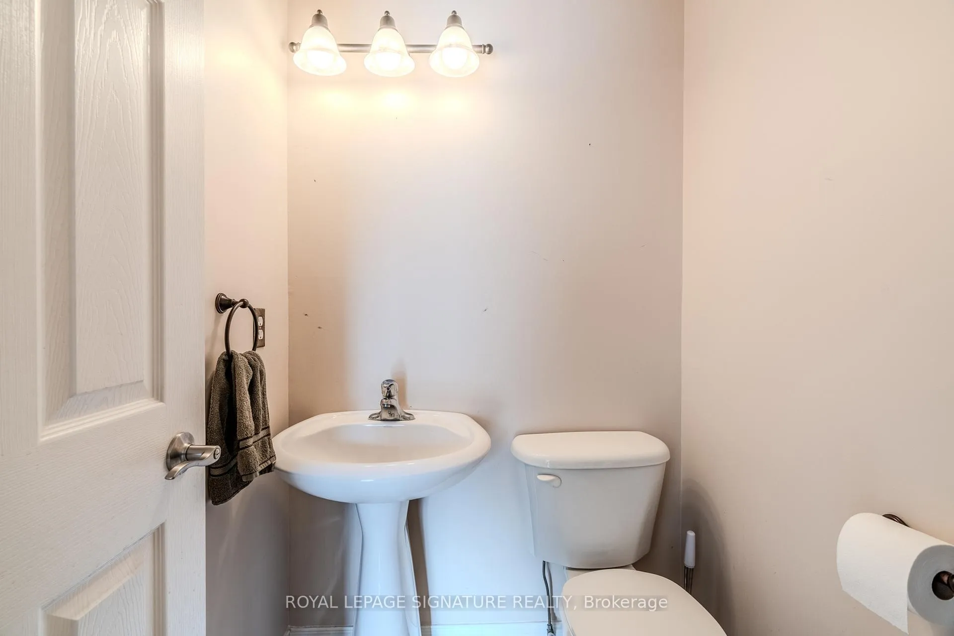Photo 19 of Unit D95, 175 David Bergey Drive, Kitchener — HOMEH