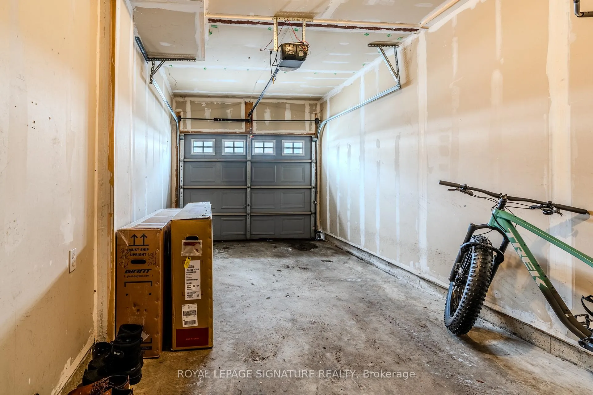 Photo 42 of Unit D95, 175 David Bergey Drive, Kitchener — HOMEH