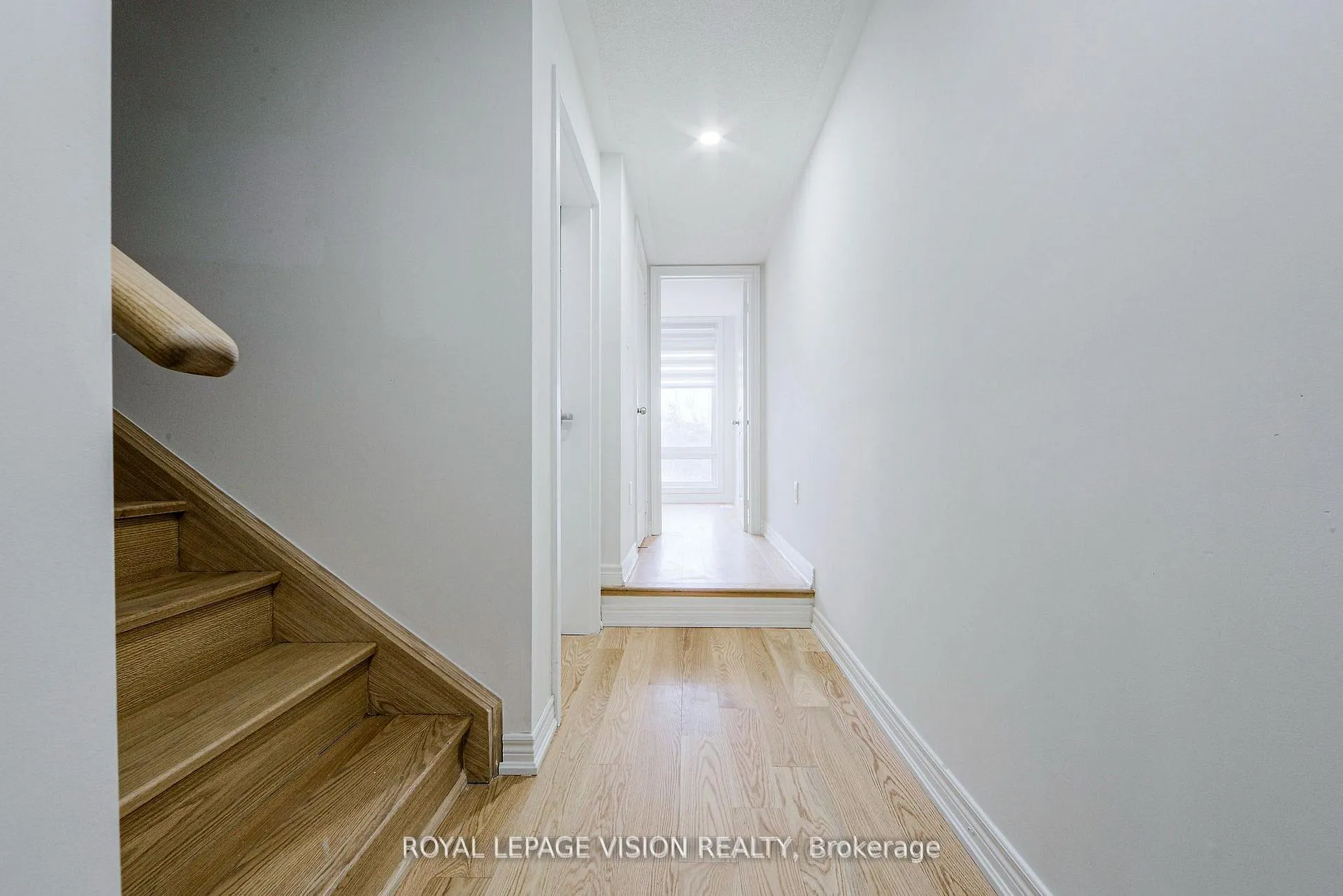 Photo 5 of 426 Salem Road S, Ajax, South East — HOMEH