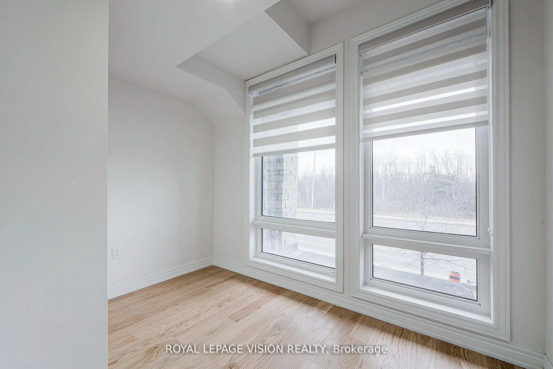 Photo 7 of 426 Salem Road S, Ajax, South East — HOMEH