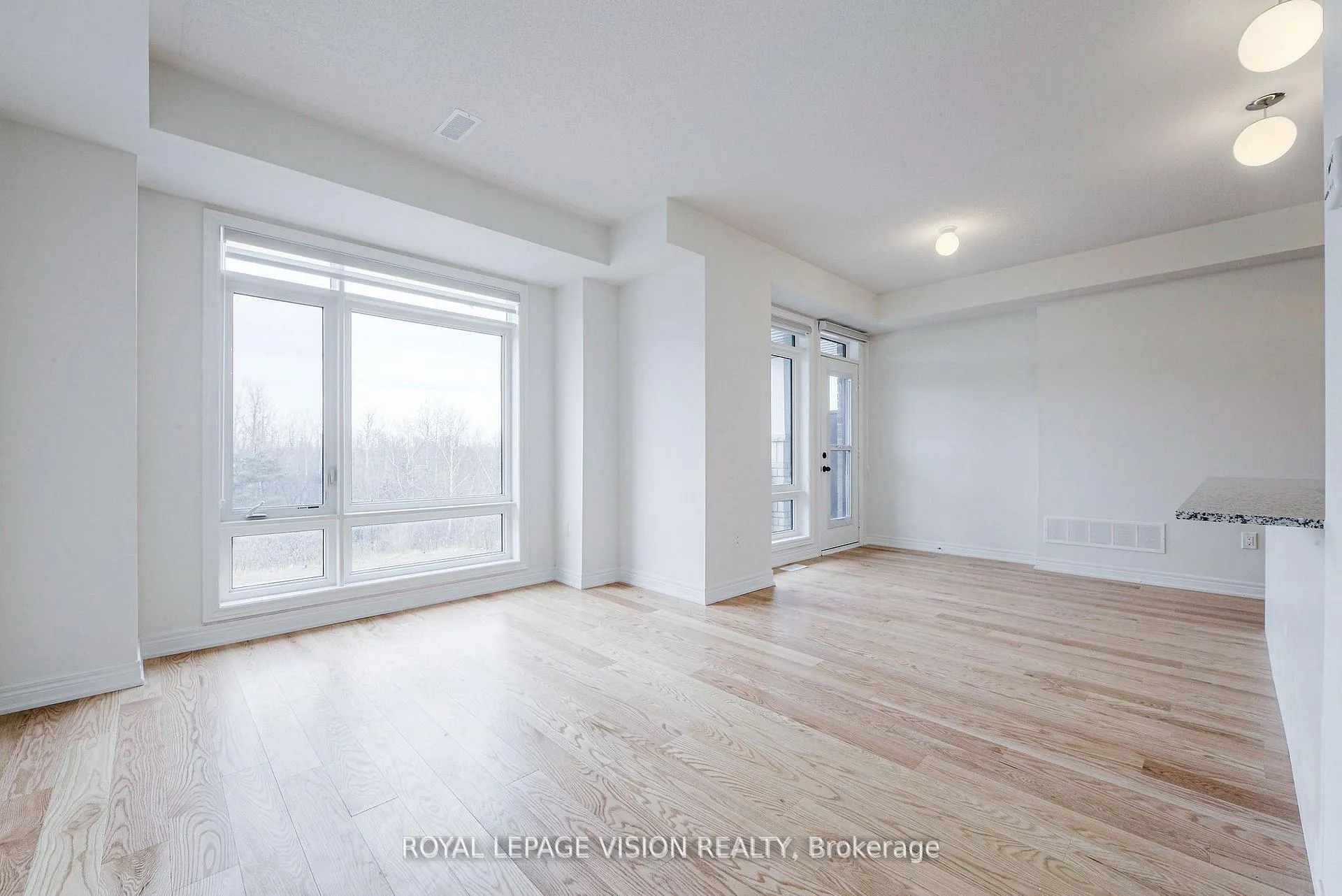 Photo 10 of 426 Salem Road S, Ajax, South East — HOMEH