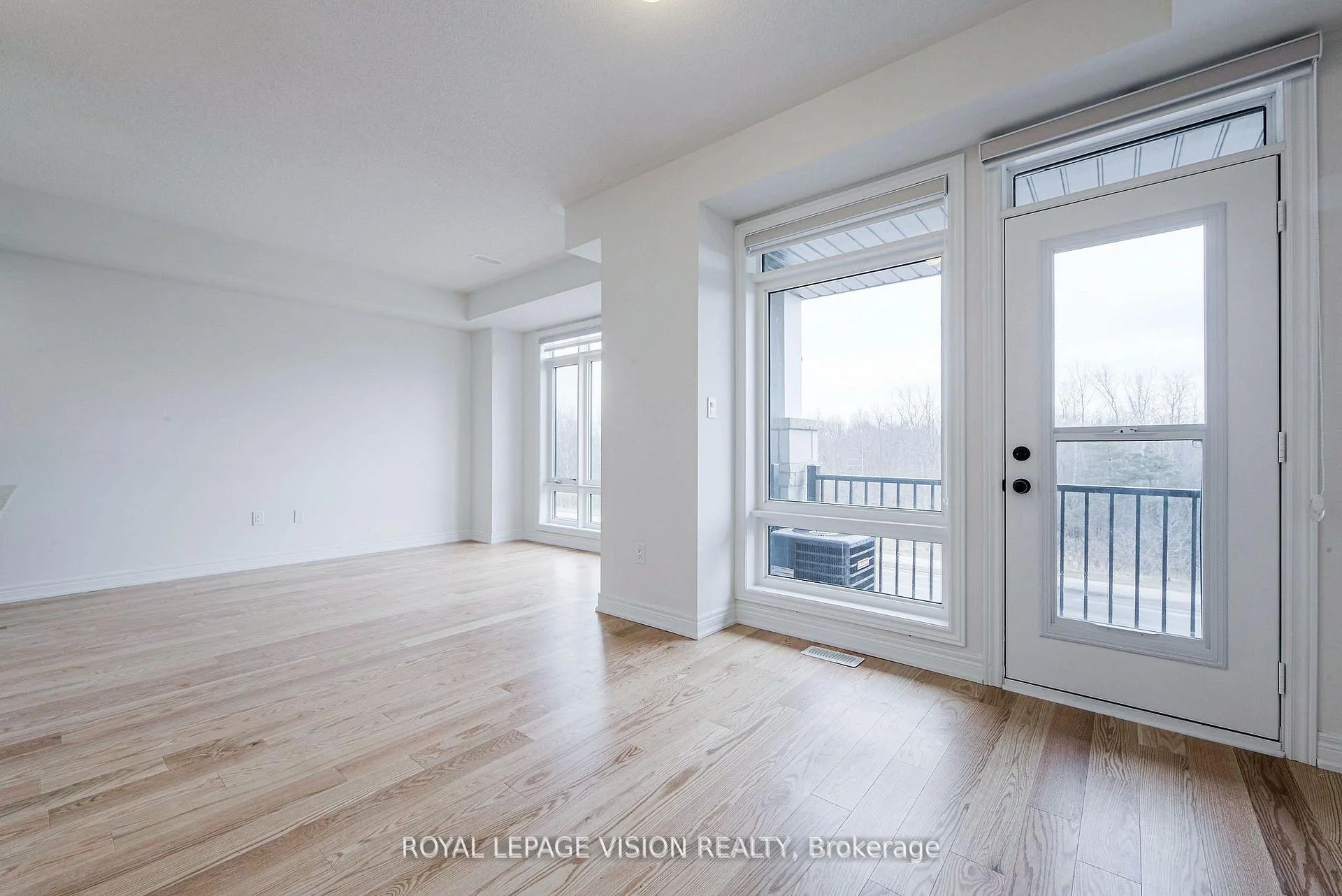 Photo 11 of 426 Salem Road S, Ajax, South East — HOMEH