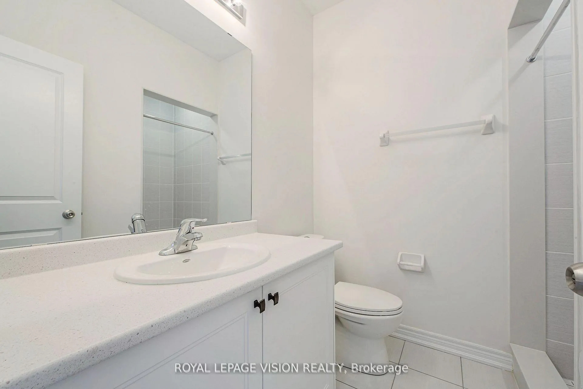 Photo 15 of 426 Salem Road S, Ajax, South East — HOMEH