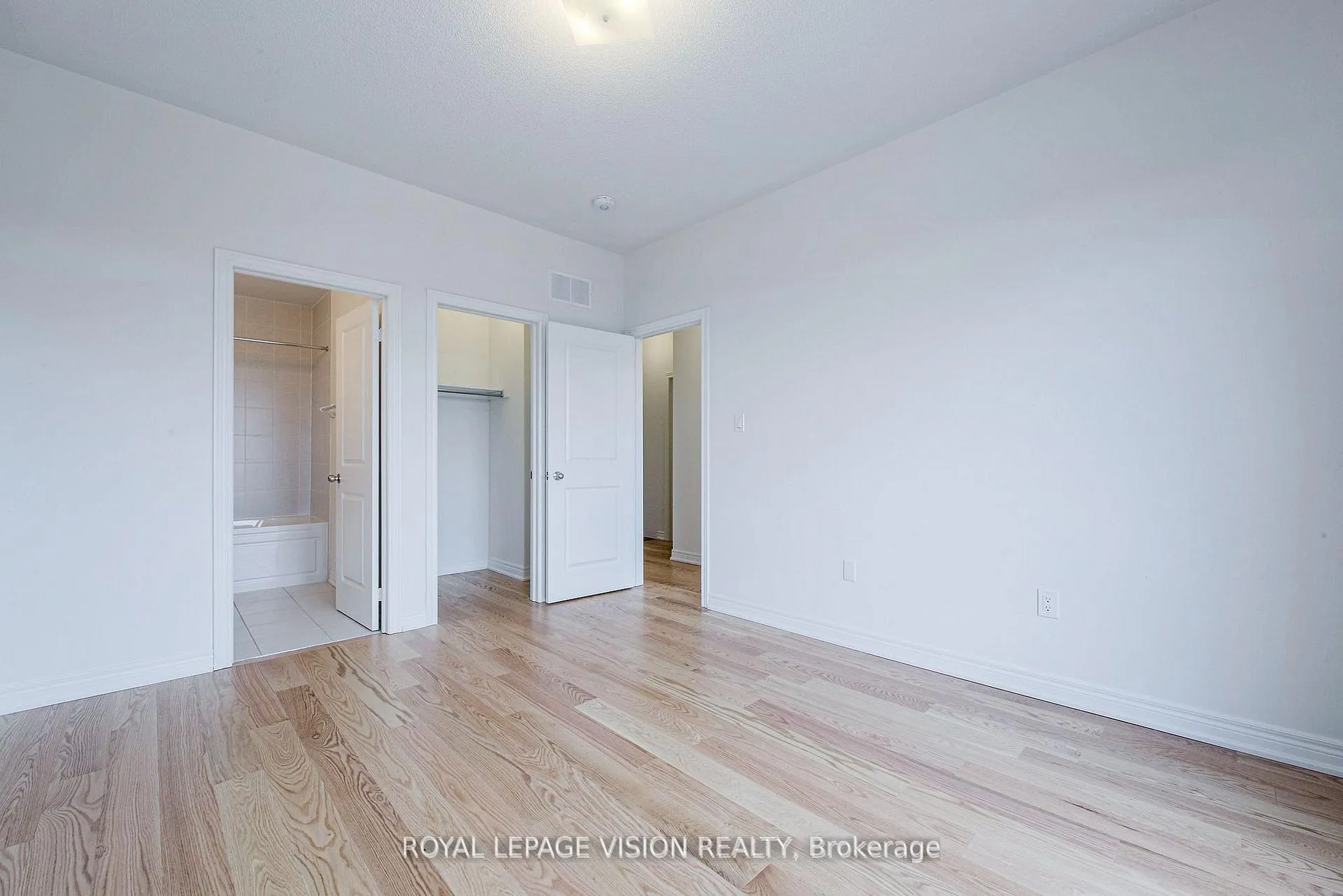 Photo 24 of 426 Salem Road S, Ajax, South East — HOMEH
