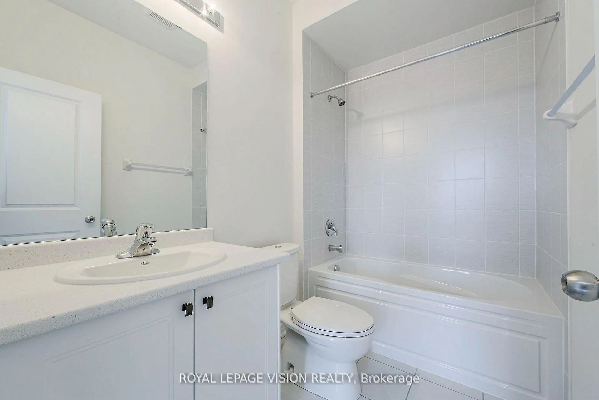 Photo 25 of 426 Salem Road S, Ajax, South East — HOMEH