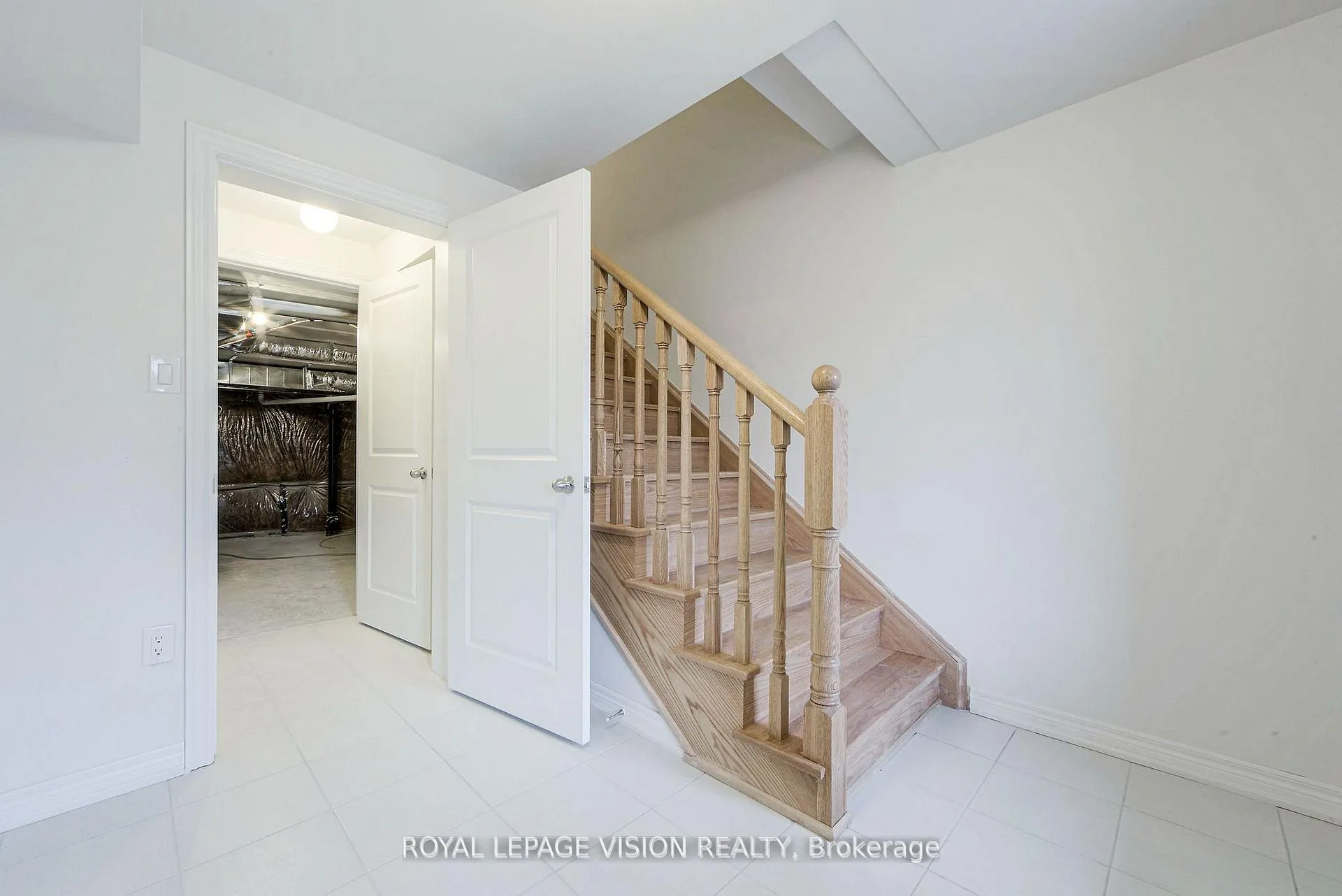 Photo 29 of 426 Salem Road S, Ajax, South East — HOMEH