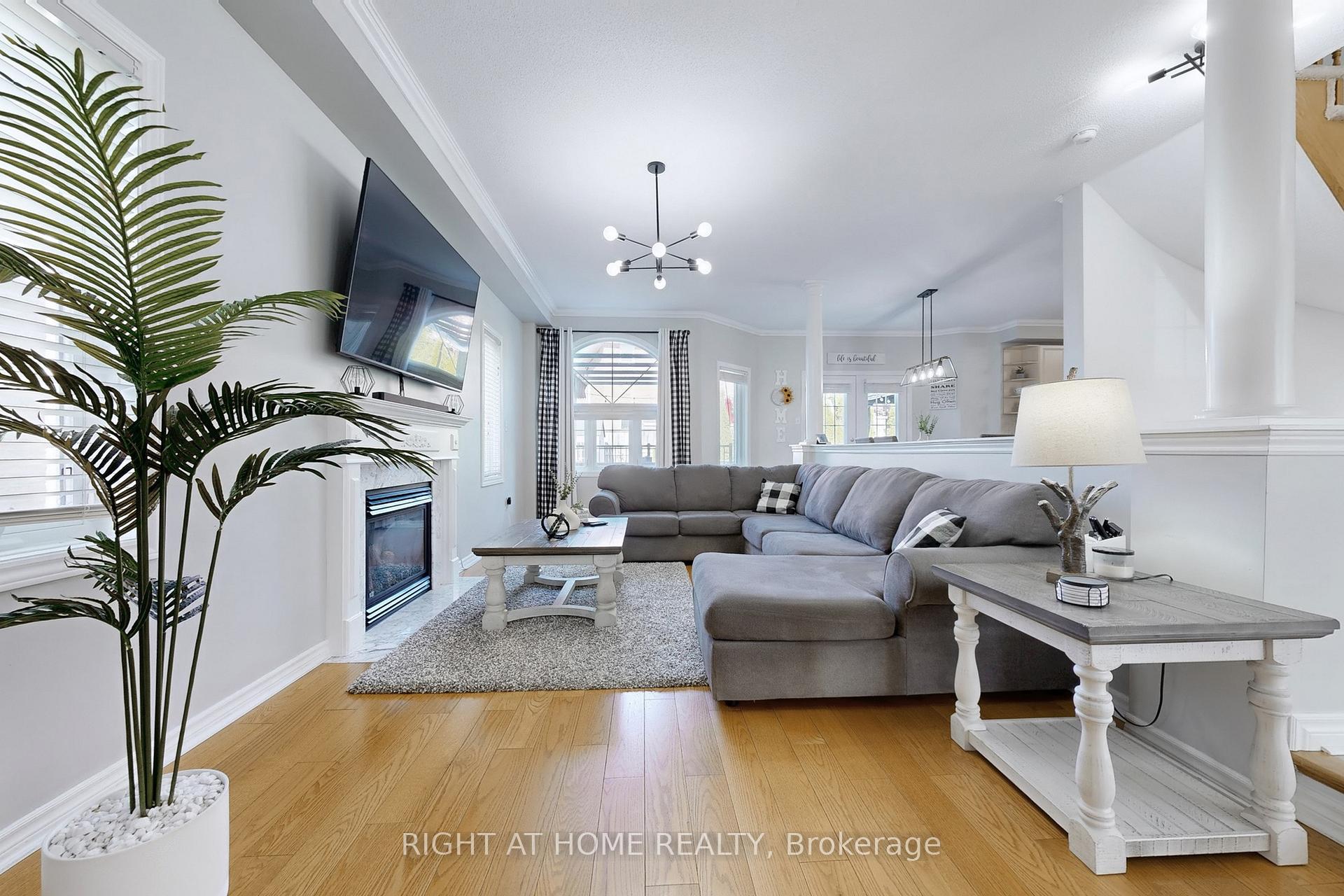 Photo 3 of 418 Mapleton Avenue, Barrie, Ardagh — HOMEH