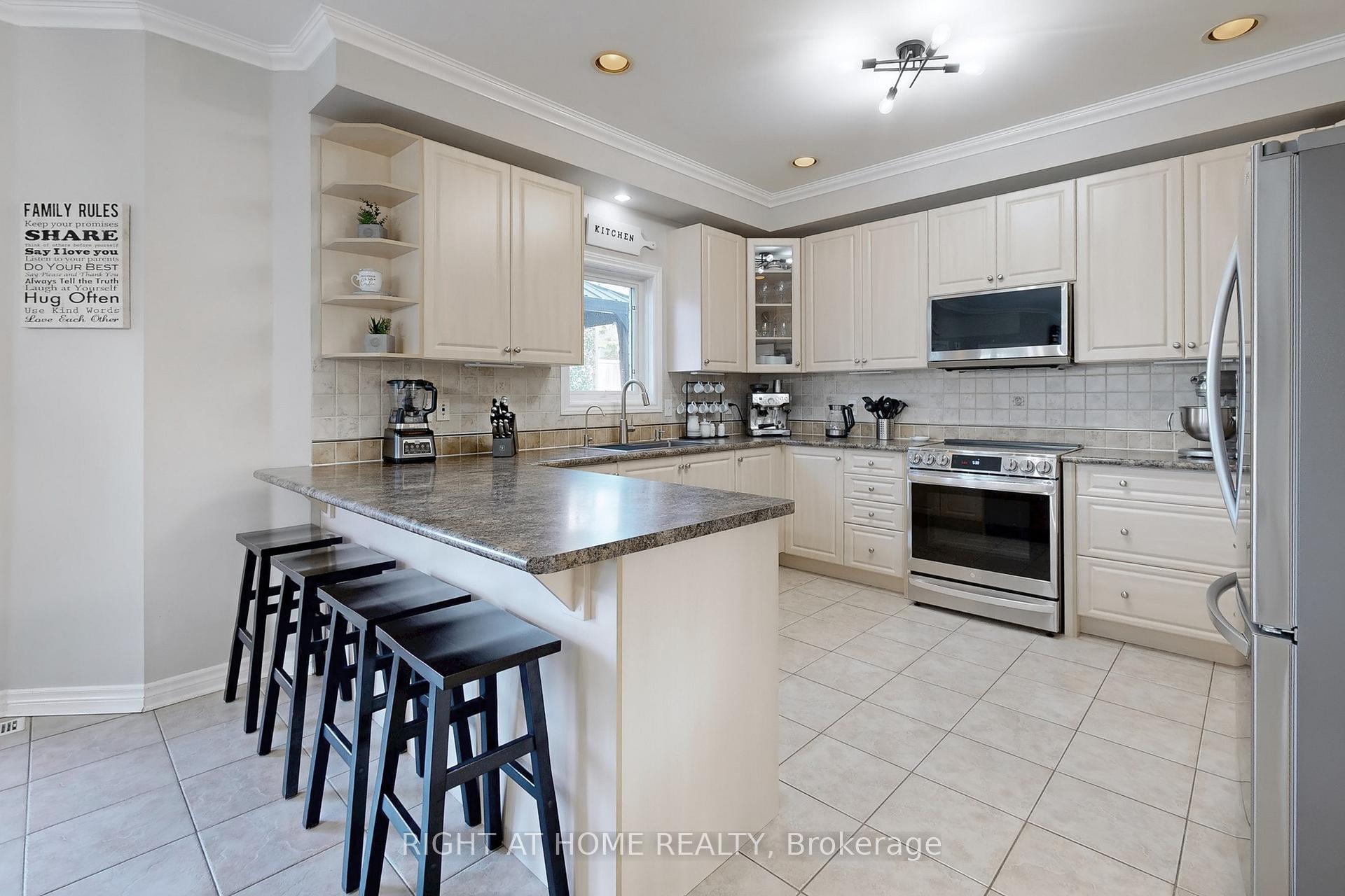 Photo 5 of 418 Mapleton Avenue, Barrie, Ardagh — HOMEH