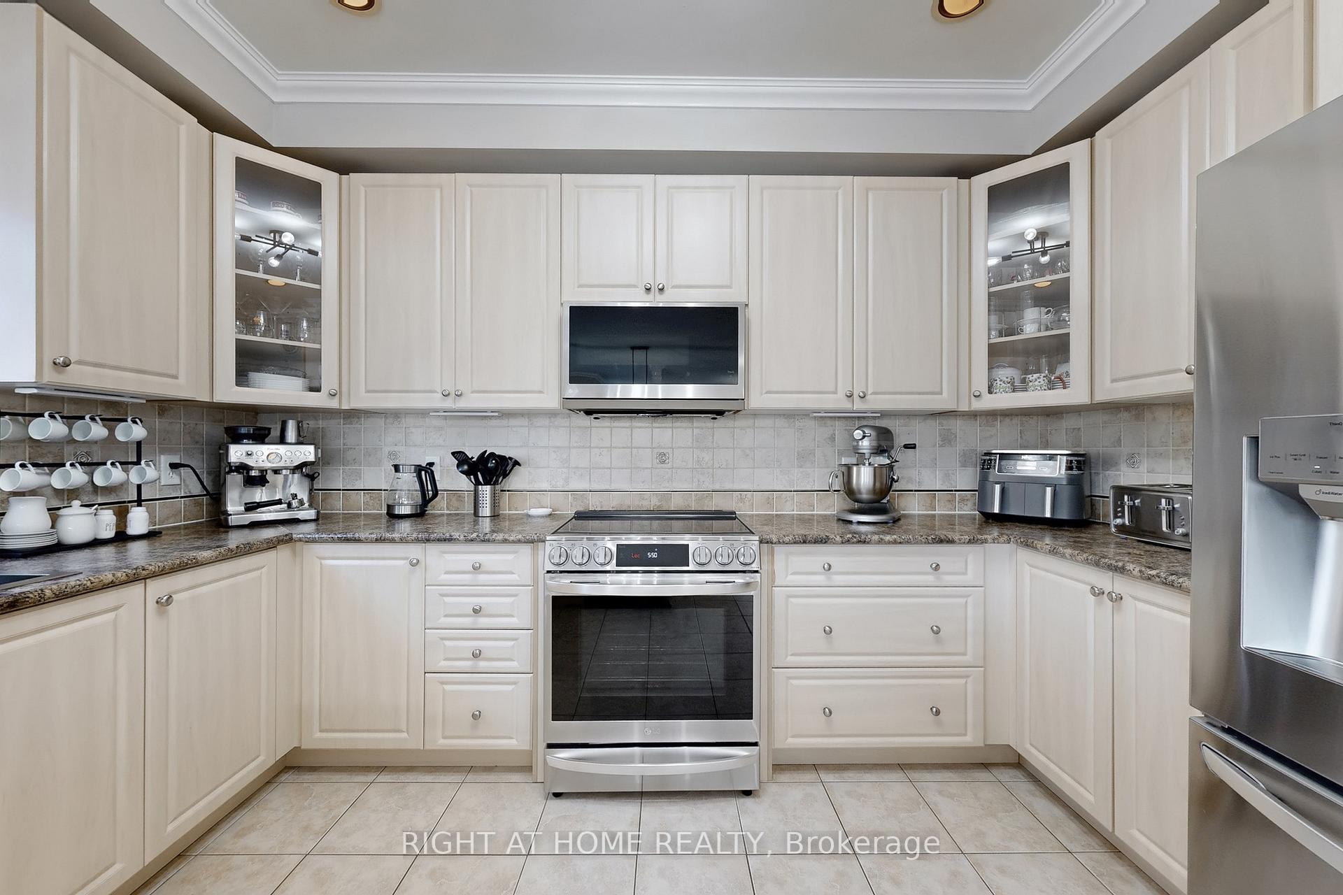 Photo 6 of 418 Mapleton Avenue, Barrie, Ardagh — HOMEH