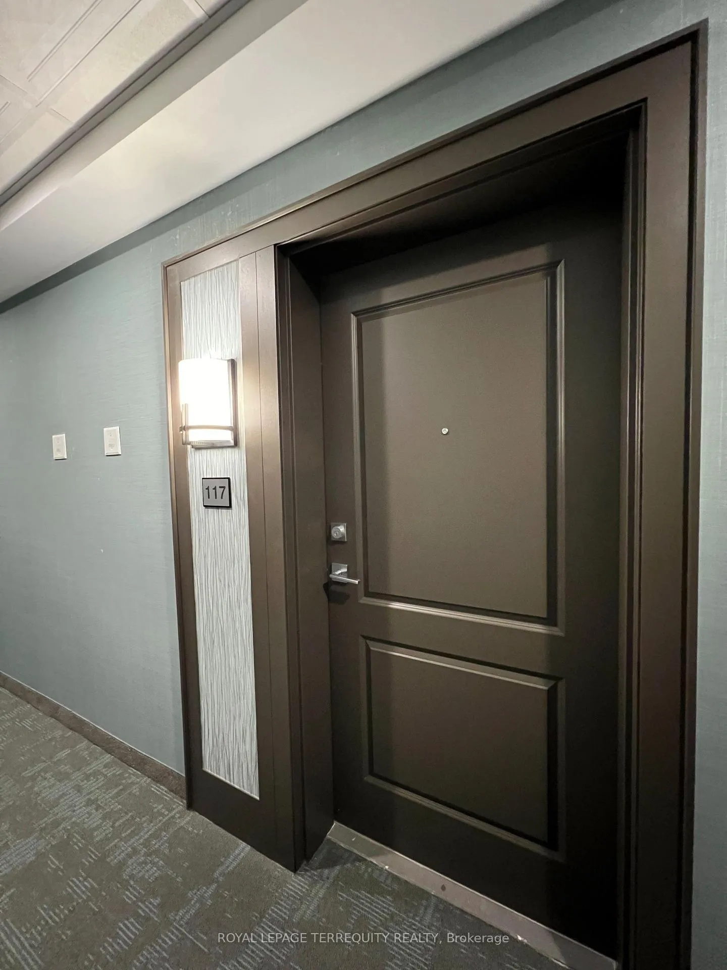 Front of Unit 117, 470 Dundas Street E