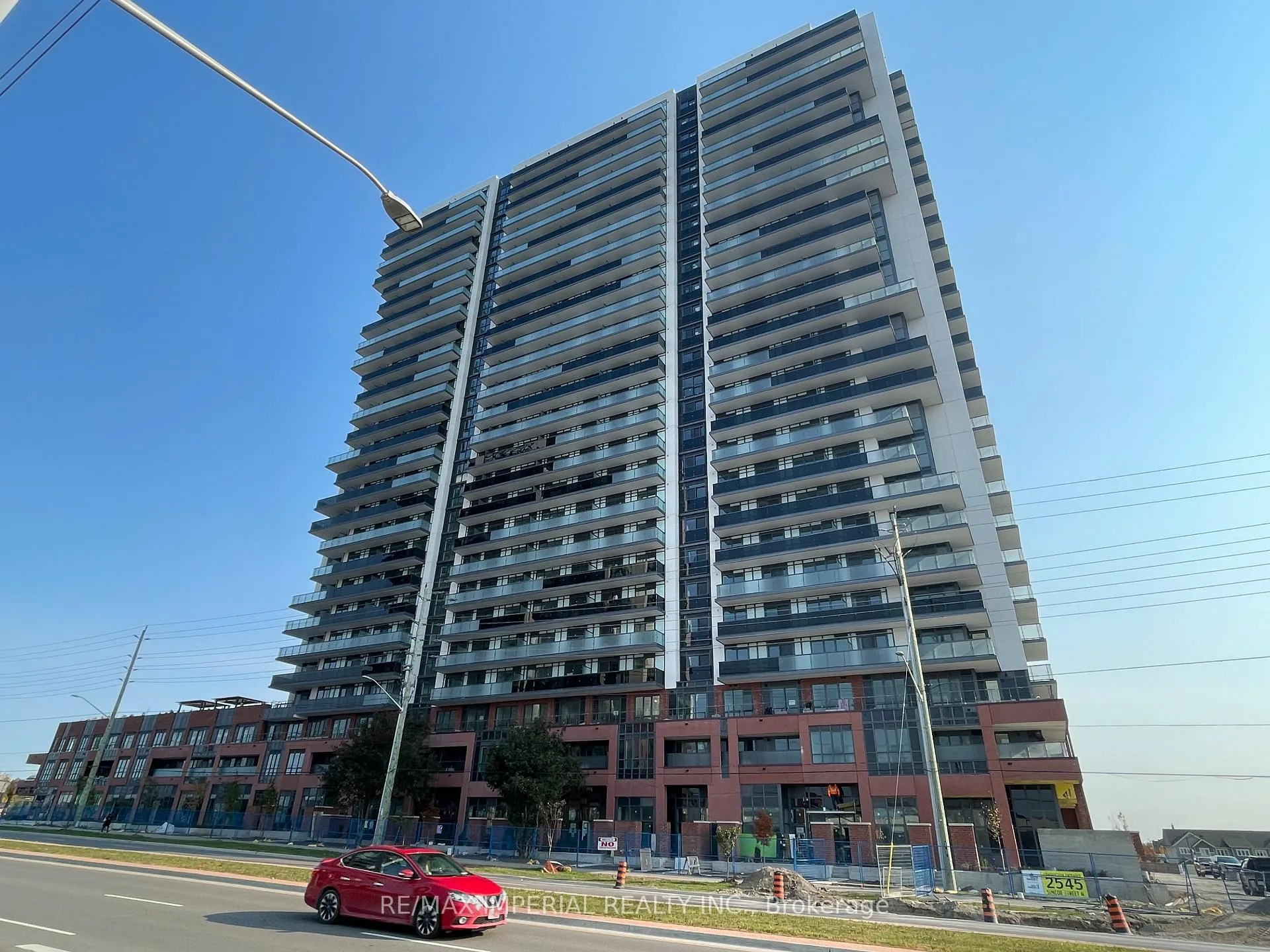 Front of Unit 808, 2545 Simcoe Street N