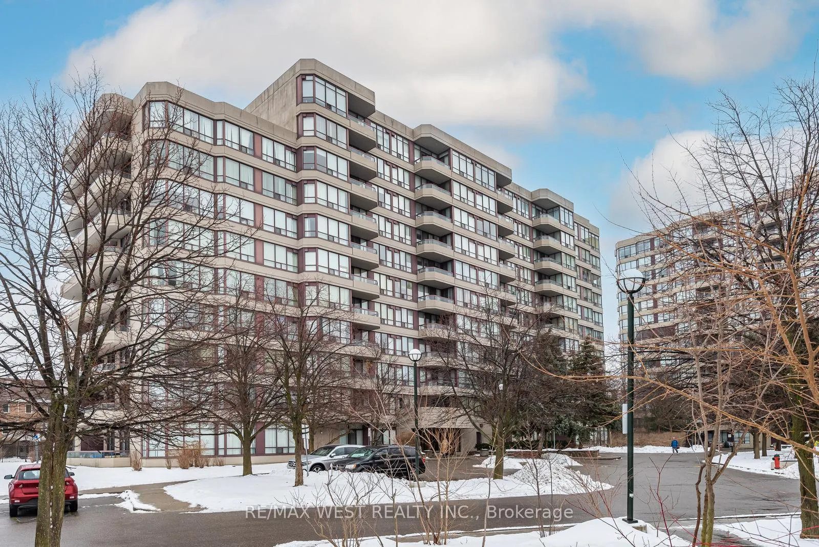 Photo 2 of Unit 311, 81 Townsgate Drive, Vaughan, Crestwood-Springfarm-Yorkhill — HOMEH
