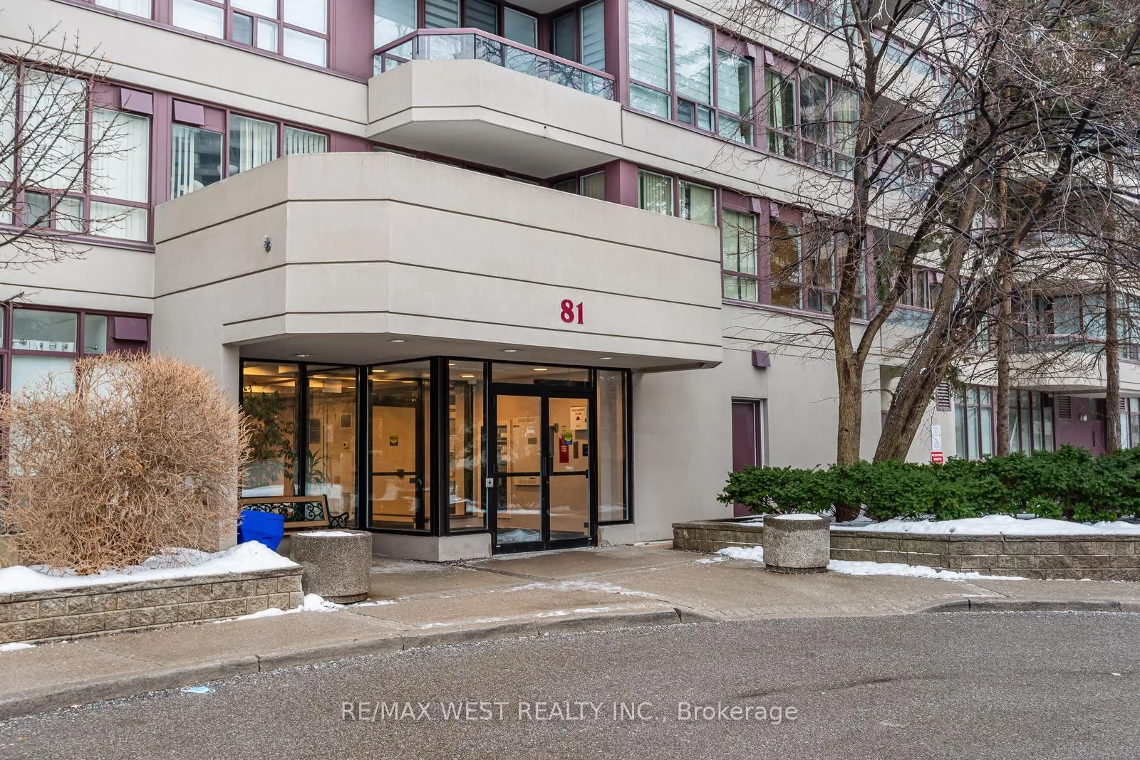Photo 3 of Unit 311, 81 Townsgate Drive, Vaughan, Crestwood-Springfarm-Yorkhill — HOMEH