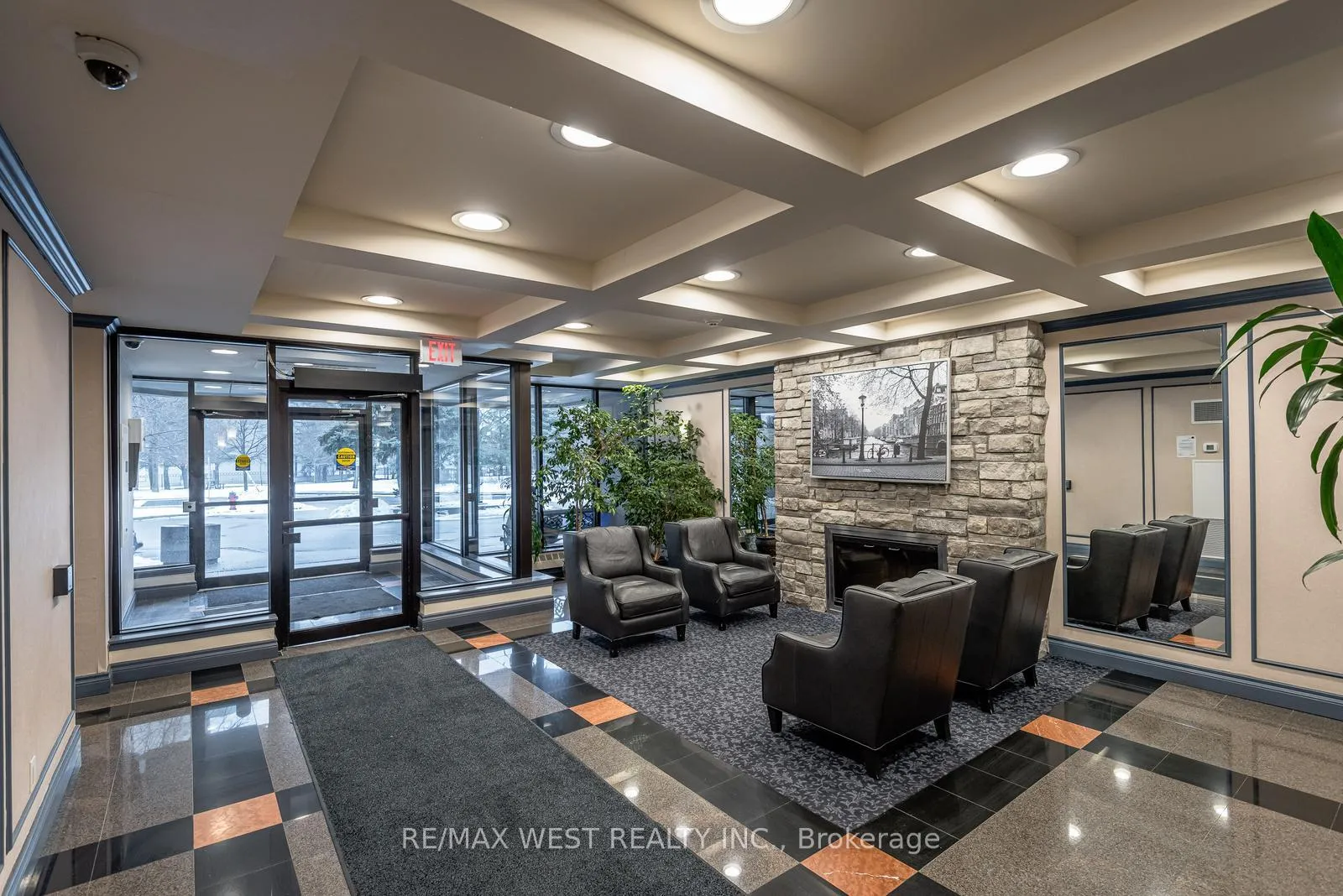 Photo 4 of Unit 311, 81 Townsgate Drive, Vaughan, Crestwood-Springfarm-Yorkhill — HOMEH
