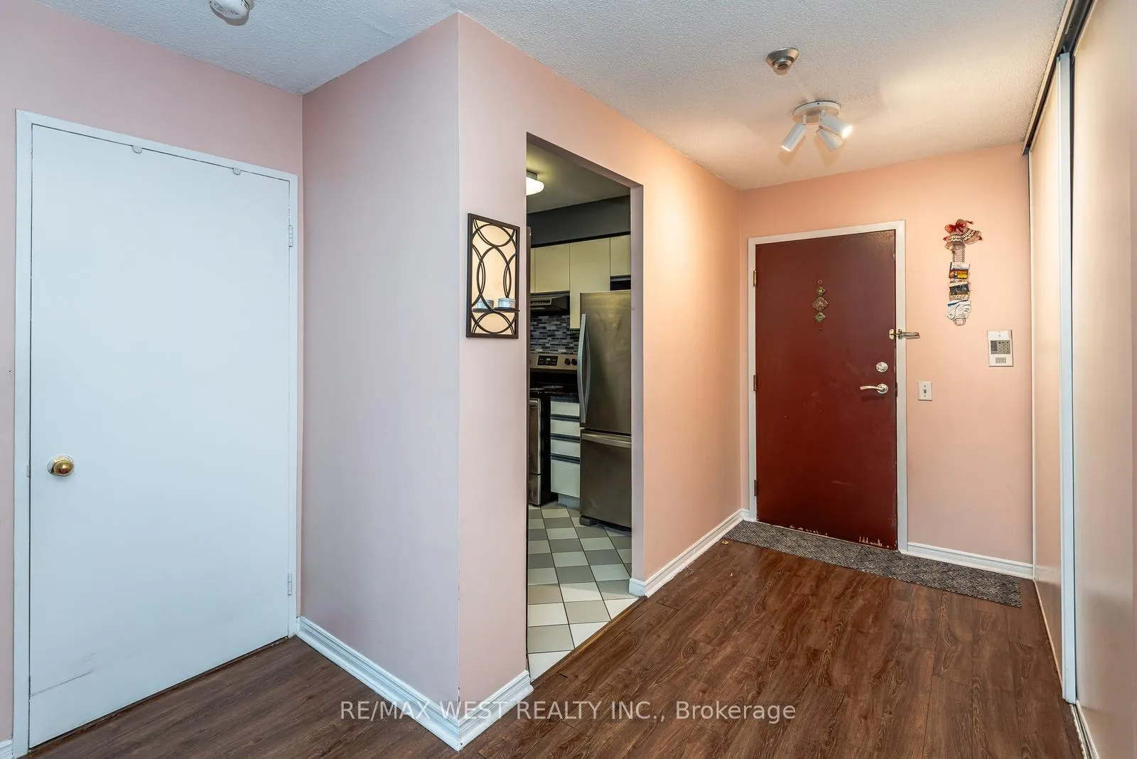 Photo 5 of Unit 311, 81 Townsgate Drive, Vaughan, Crestwood-Springfarm-Yorkhill — HOMEH