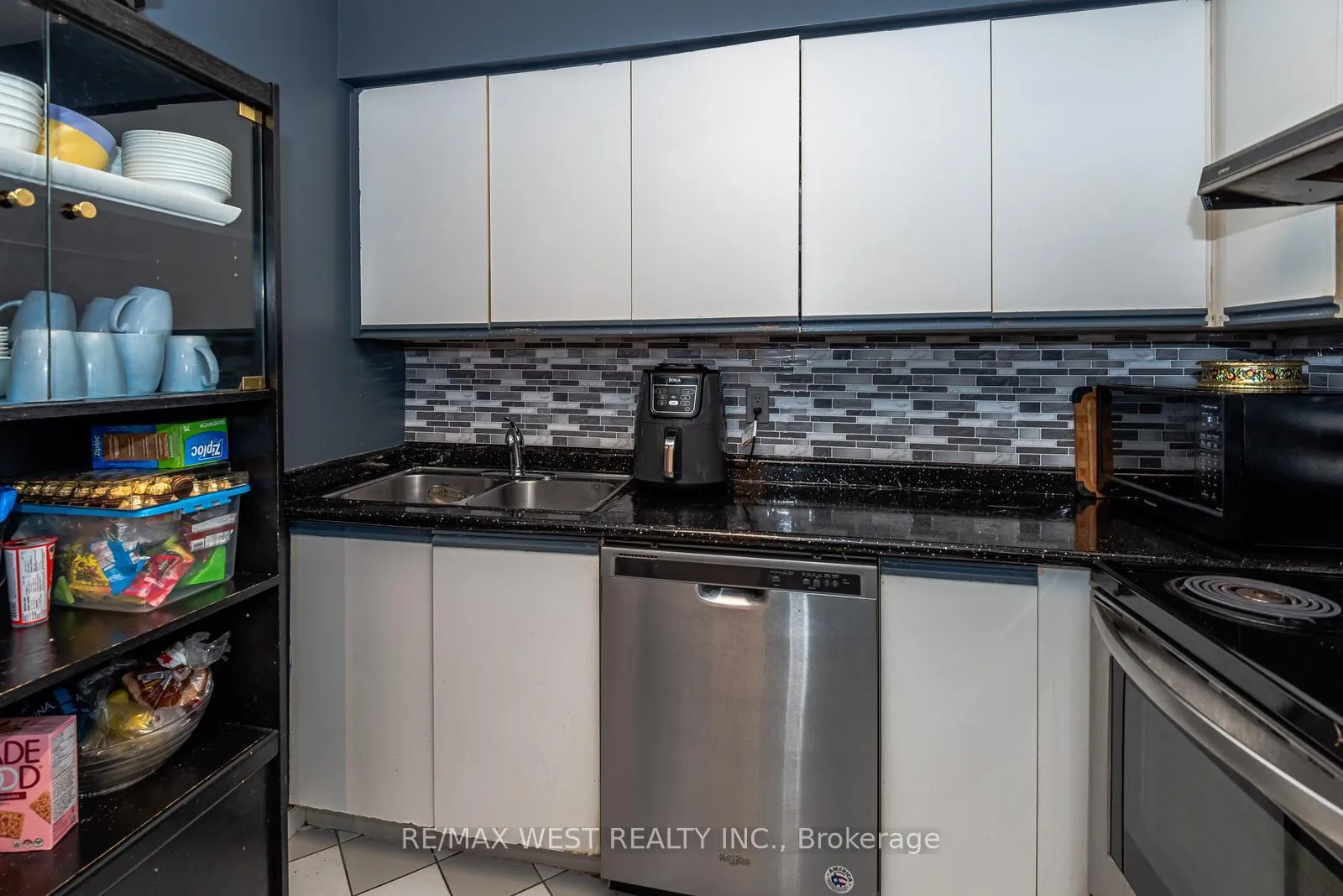 Photo 10 of Unit 311, 81 Townsgate Drive, Vaughan, Crestwood-Springfarm-Yorkhill — HOMEH