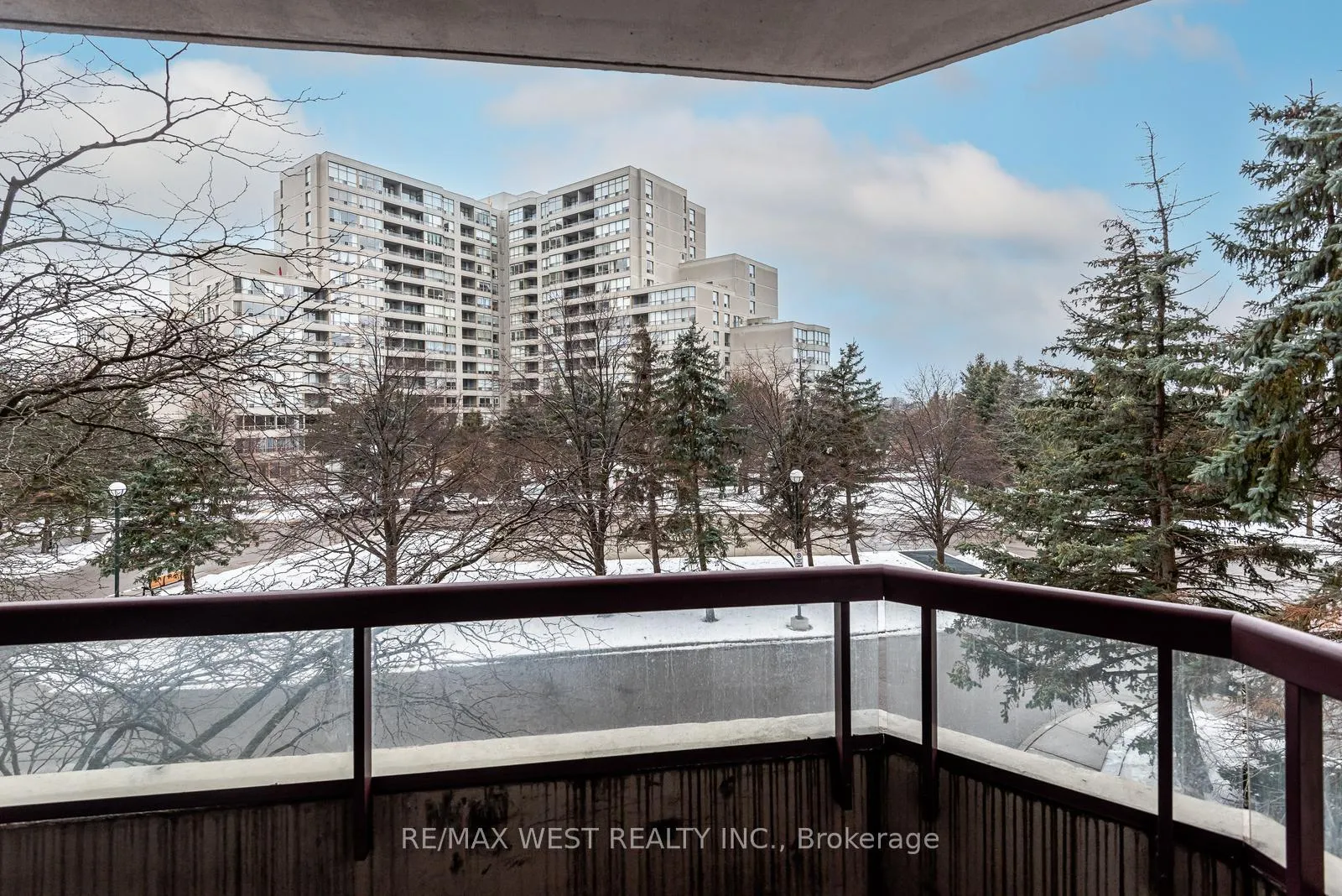 Photo 15 of Unit 311, 81 Townsgate Drive, Vaughan, Crestwood-Springfarm-Yorkhill — HOMEH