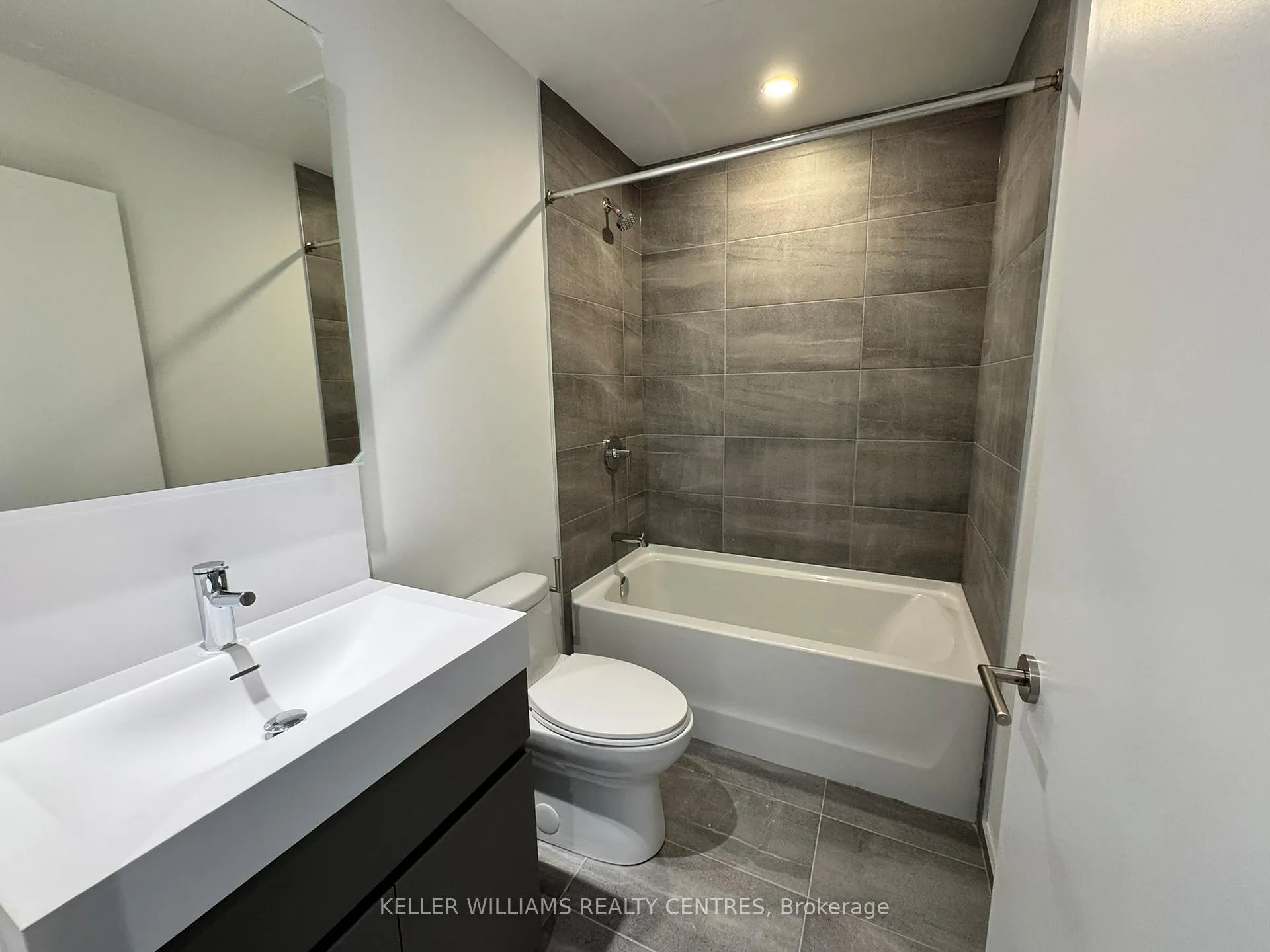 Photo 4 of Unit 1504, 39 Mary Street, Barrie, City Centre — HOMEH