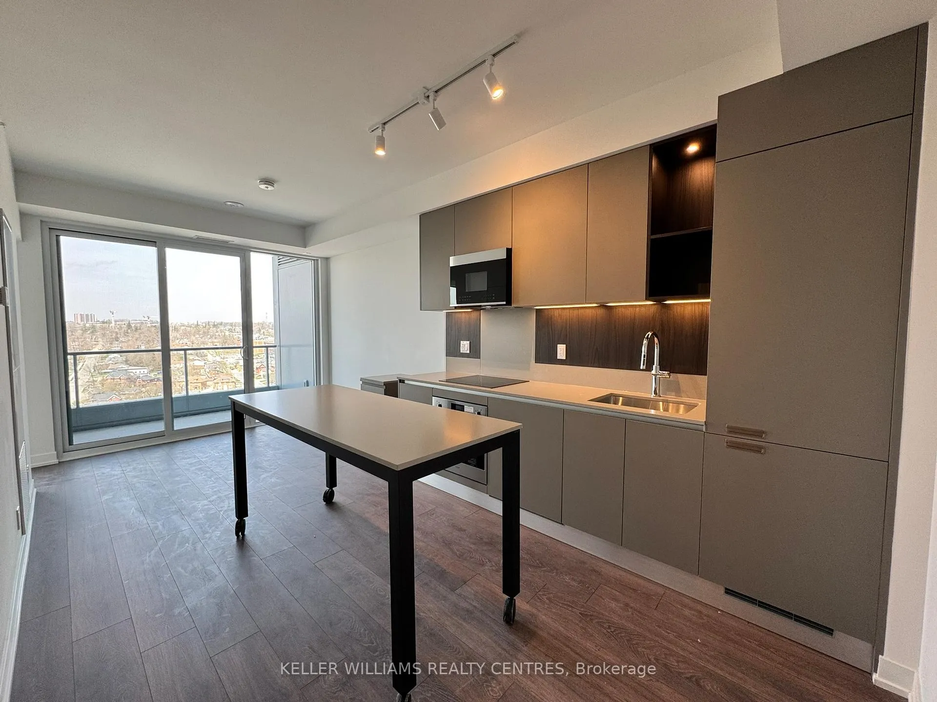 Photo 5 of Unit 1504, 39 Mary Street, Barrie, City Centre — HOMEH