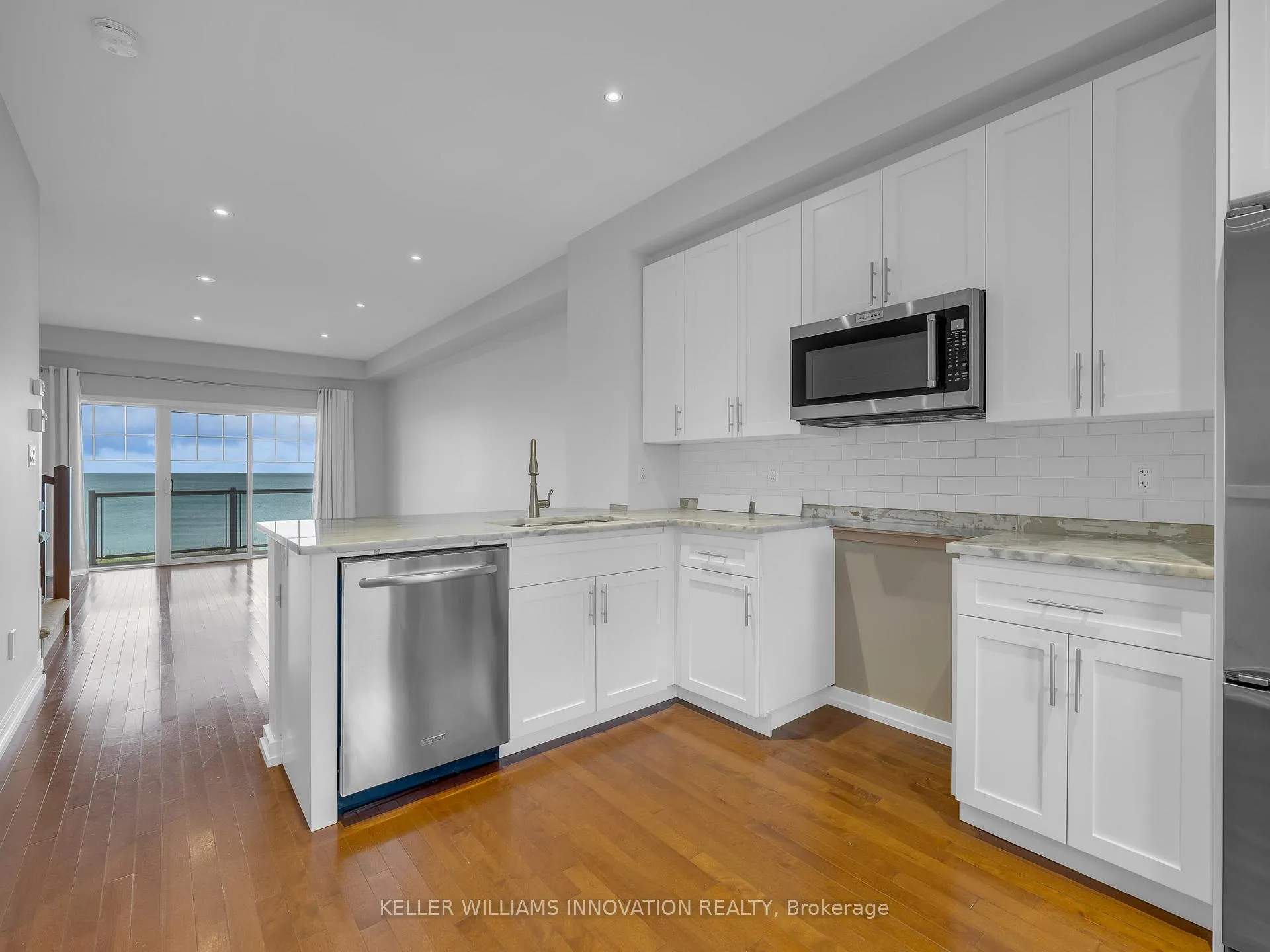 Photo 2 of Unit 10, 337 Beach Boulevard, Hamilton, Hamilton Beach — HOMEH