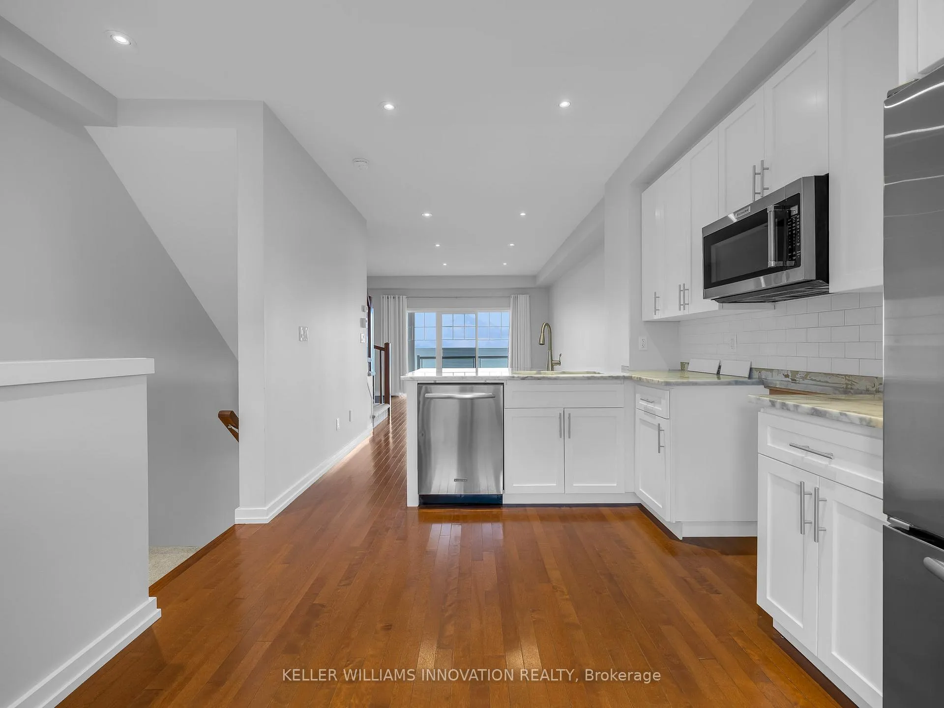 Photo 3 of Unit 10, 337 Beach Boulevard, Hamilton, Hamilton Beach — HOMEH