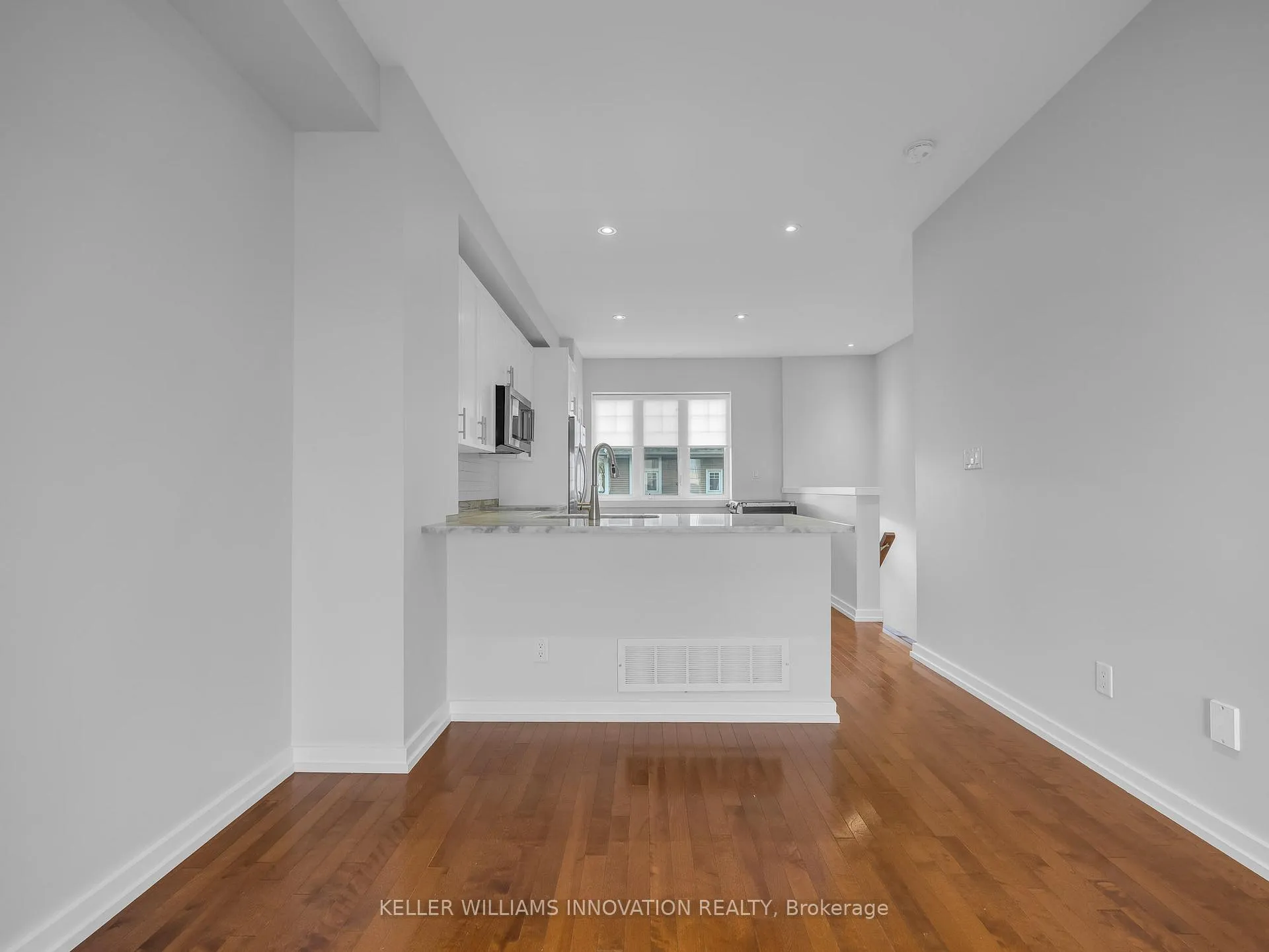 Photo 6 of Unit 10, 337 Beach Boulevard, Hamilton, Hamilton Beach — HOMEH
