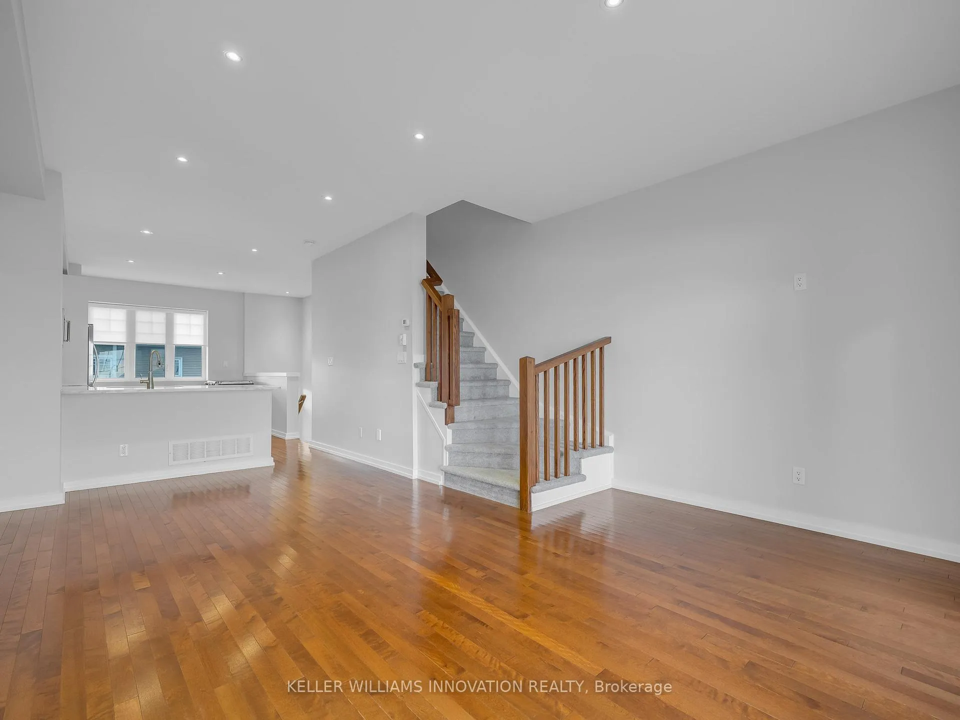 Photo 9 of Unit 10, 337 Beach Boulevard, Hamilton, Hamilton Beach — HOMEH