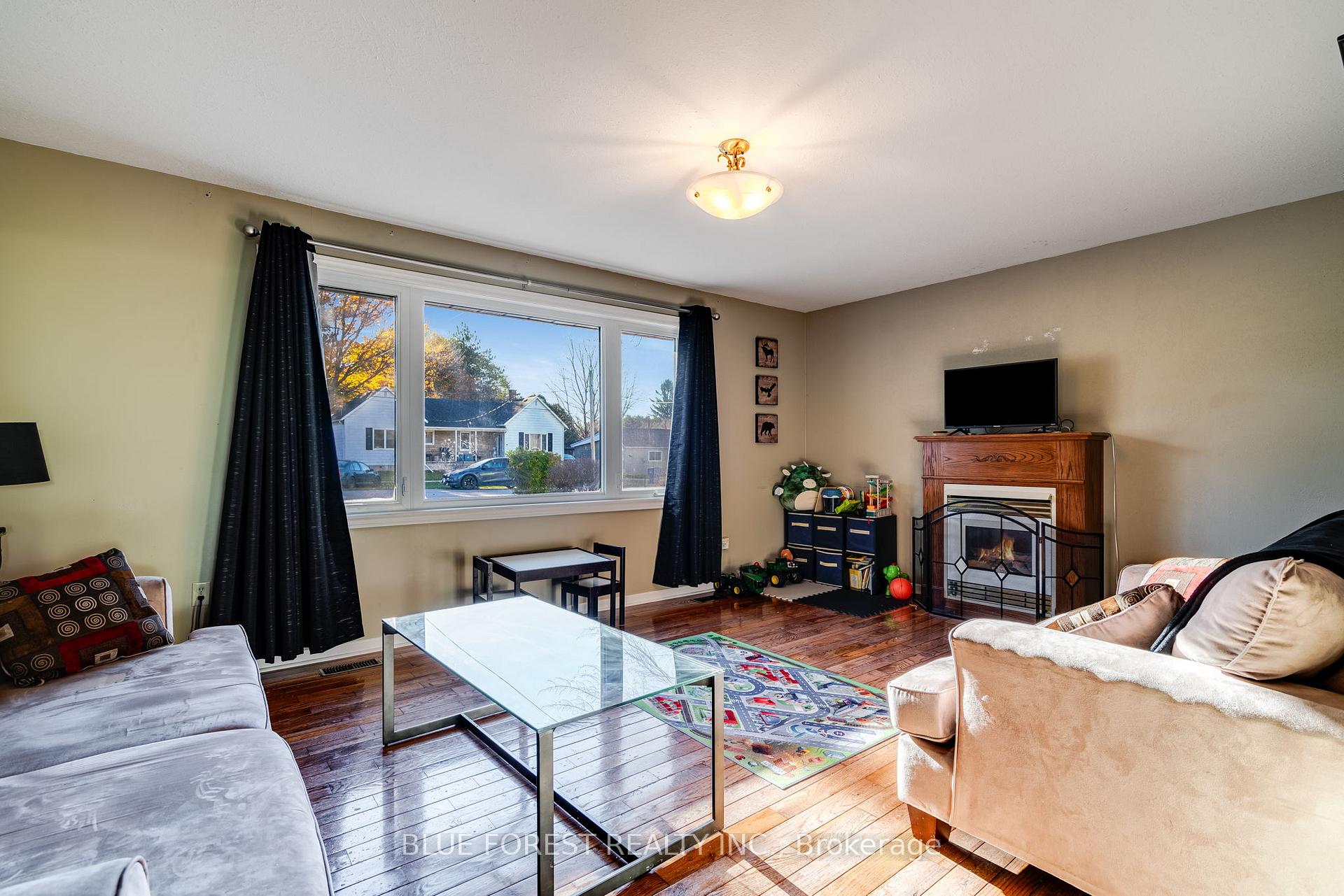 Photo 3 of 53 David Street, Chatham-Kent, Ridgetown — HOMEH