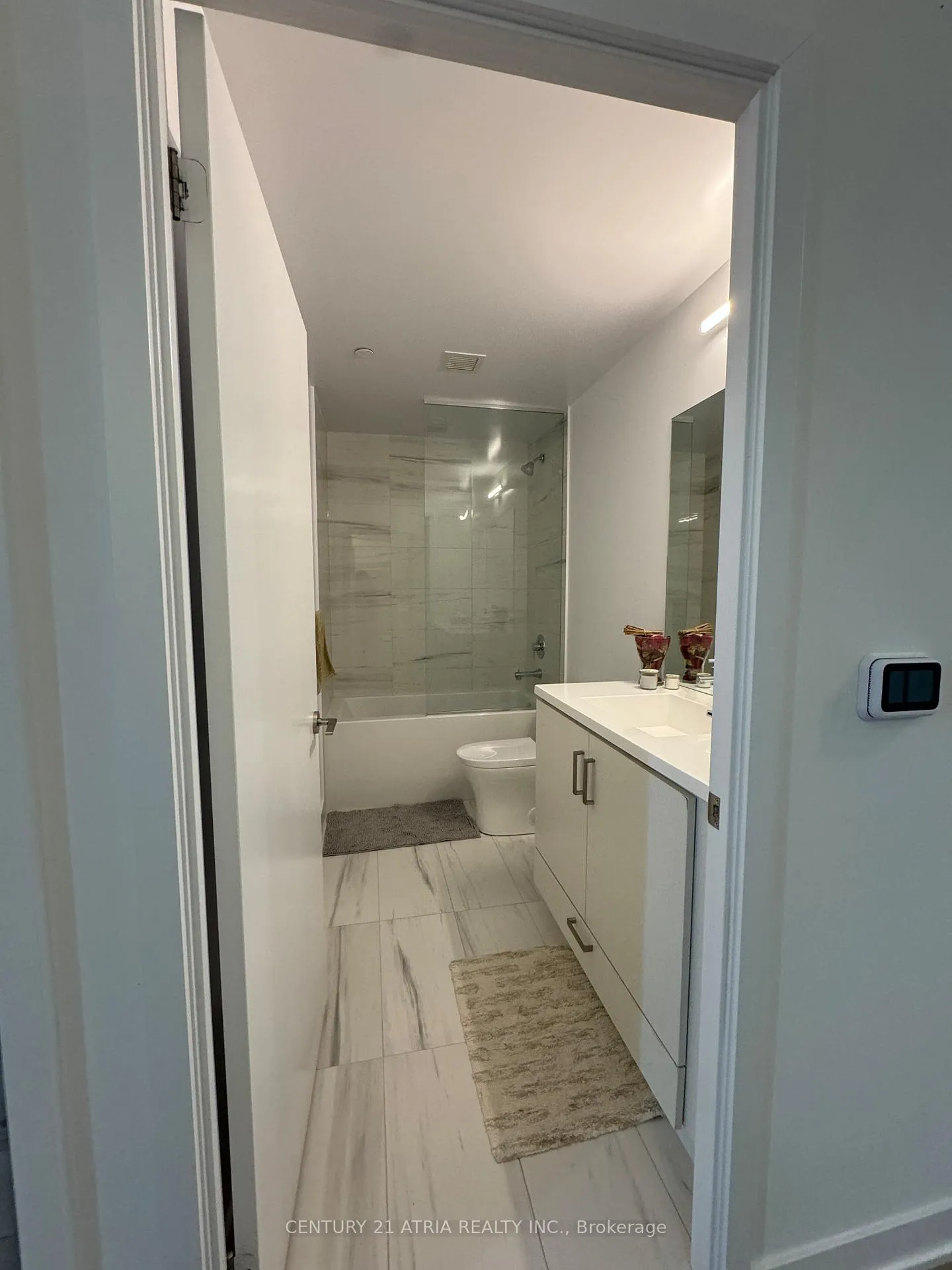 Photo 3 of Unit 1008, 60 Honeycrisp Crescent, Vaughan, Concord — HOMEH