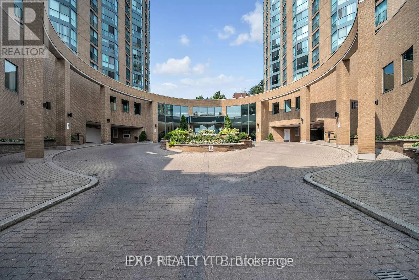 Photo 4 of Unit 802, 150 Dunlop Street E, Barrie, City Centre — HOMEH