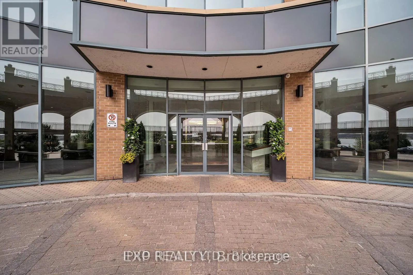 Photo 6 of Unit 802, 150 Dunlop Street E, Barrie, City Centre — HOMEH