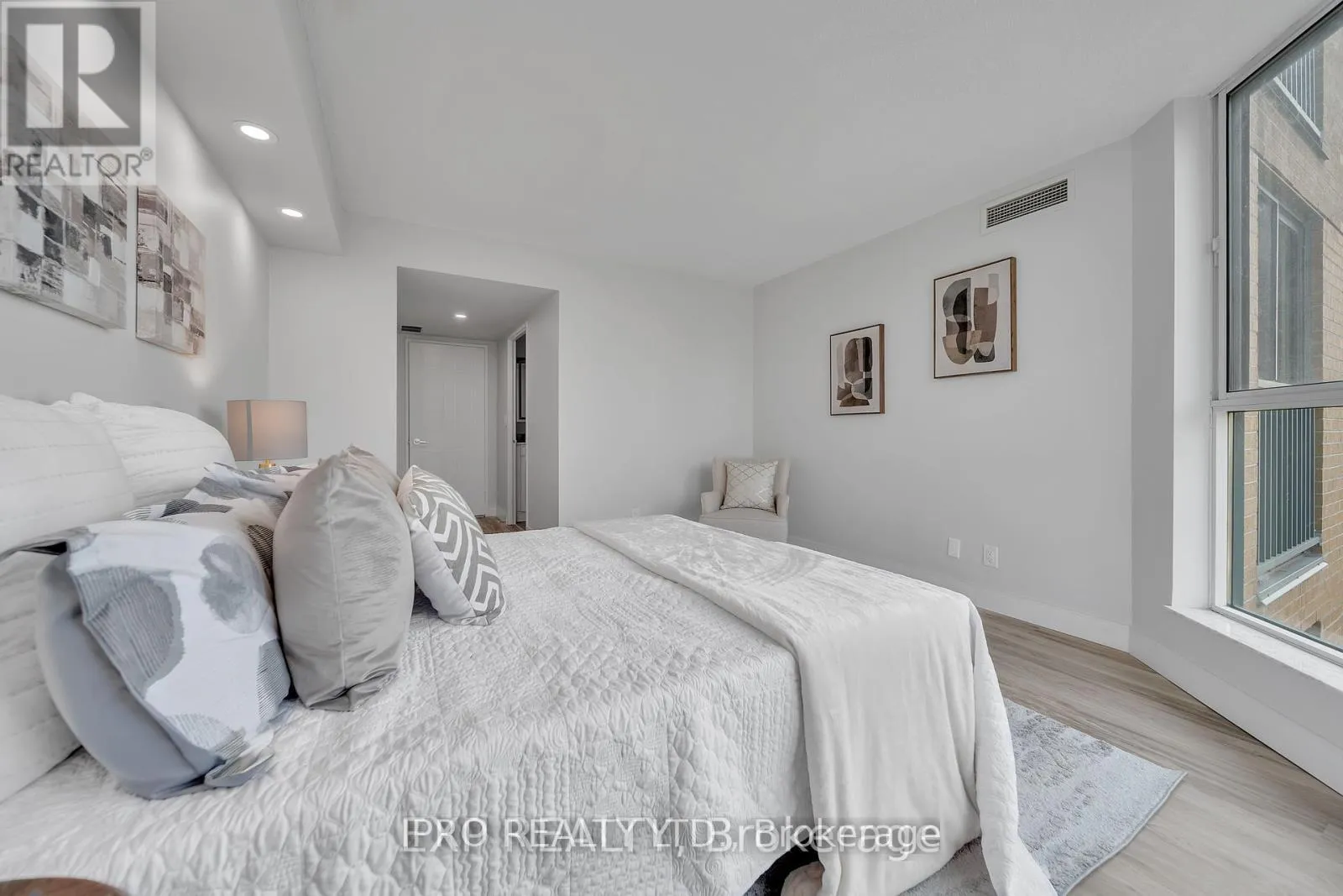 Photo 26 of Unit 802, 150 Dunlop Street E, Barrie, City Centre — HOMEH