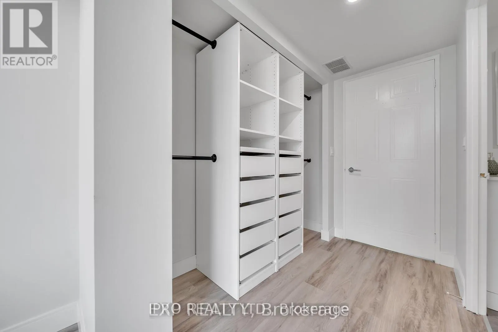Photo 27 of Unit 802, 150 Dunlop Street E, Barrie, City Centre — HOMEH
