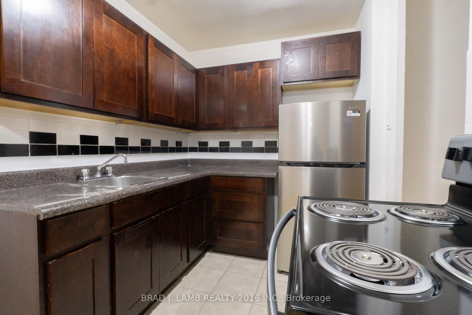 Photo 3 of Unit 305, 4 Hill Heights, Etobicoke, Stonegate-Queensway — HOMEH