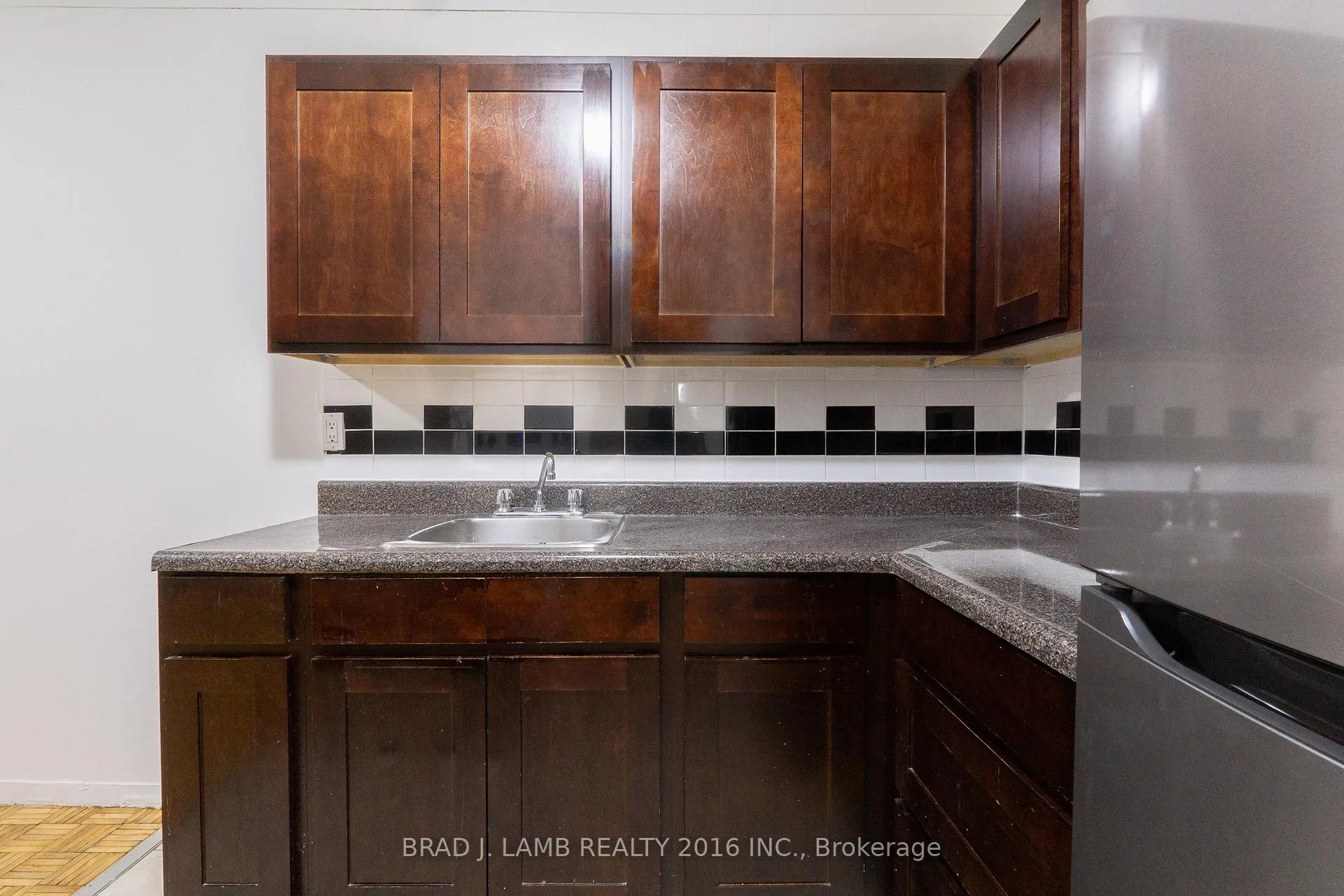 Photo 4 of Unit 305, 4 Hill Heights, Etobicoke, Stonegate-Queensway — HOMEH