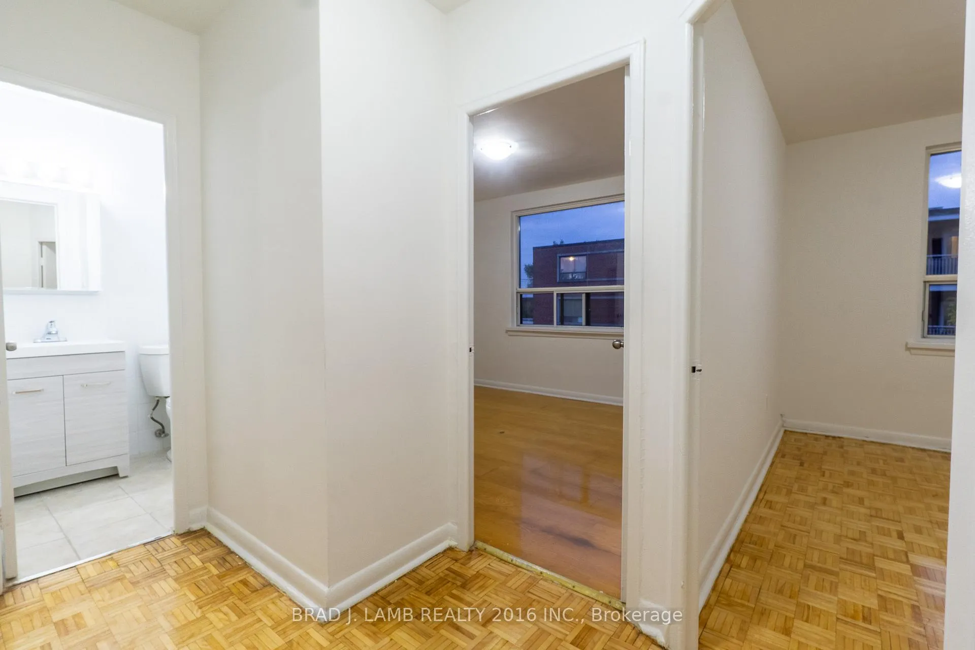 Photo 6 of Unit 305, 4 Hill Heights, Etobicoke, Stonegate-Queensway — HOMEH