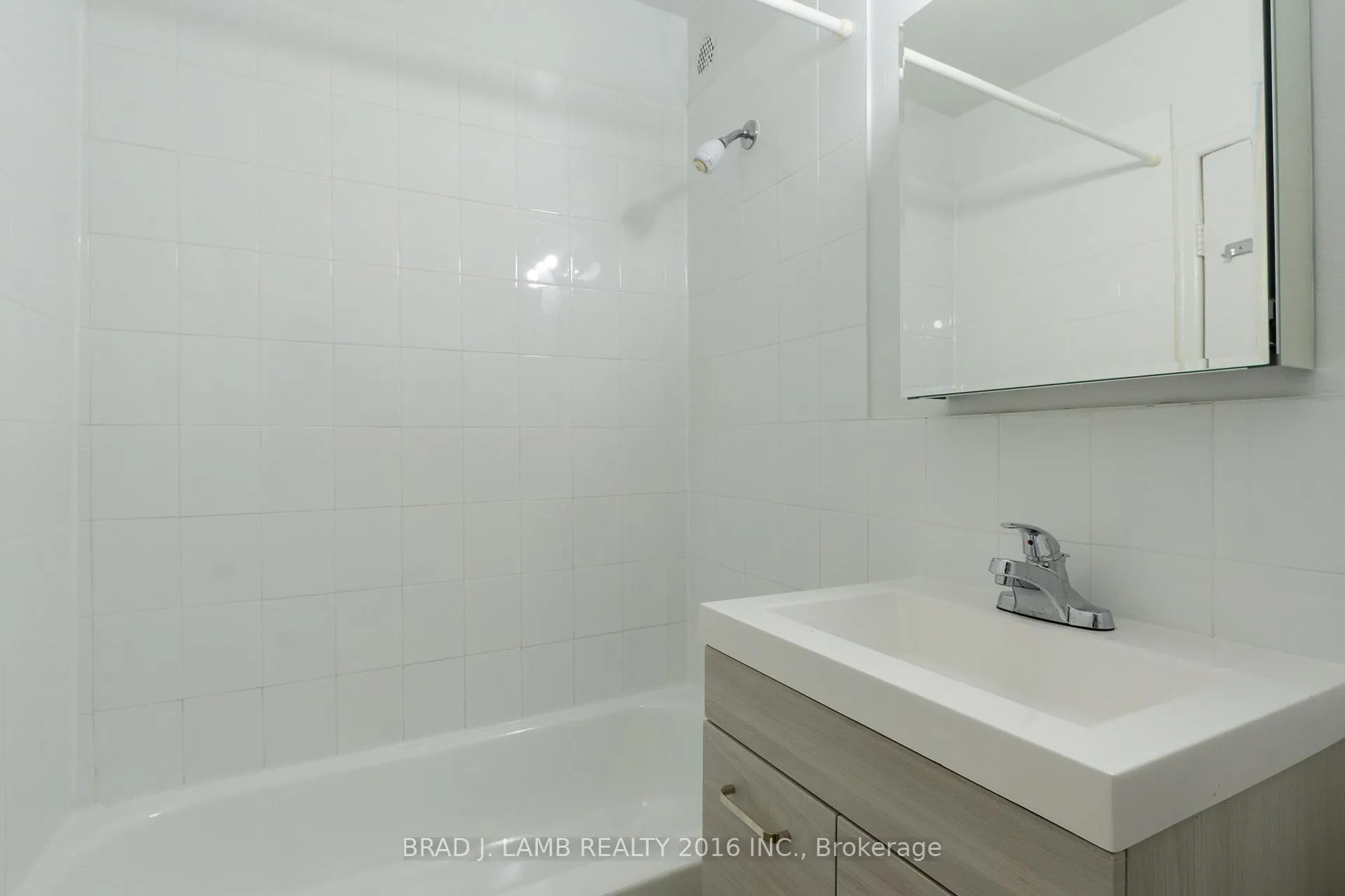 Photo 8 of Unit 305, 4 Hill Heights, Etobicoke, Stonegate-Queensway — HOMEH