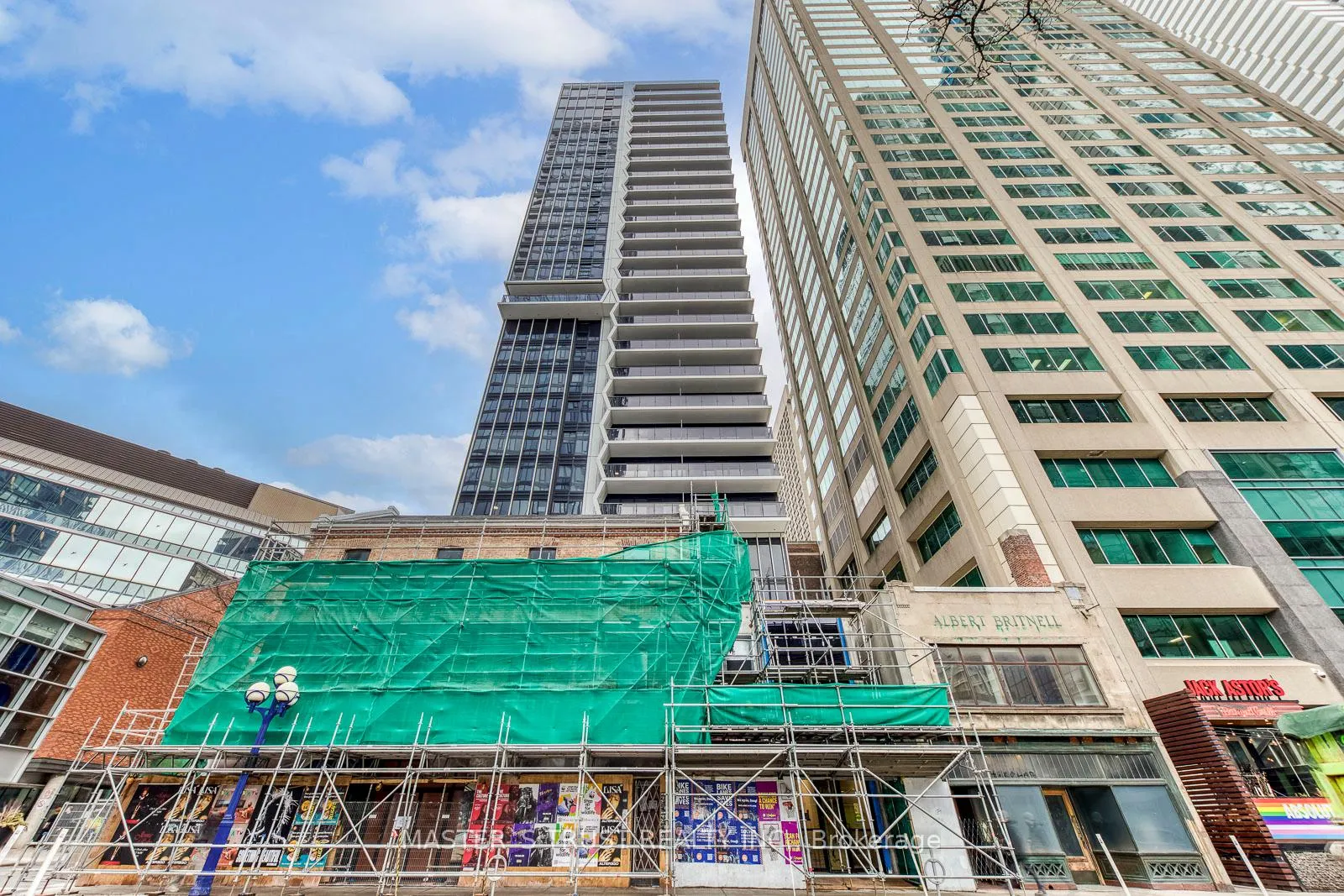 Photo 3 of Unit 1001, 771 Yonge Street, Toronto, The Annex — HOMEH