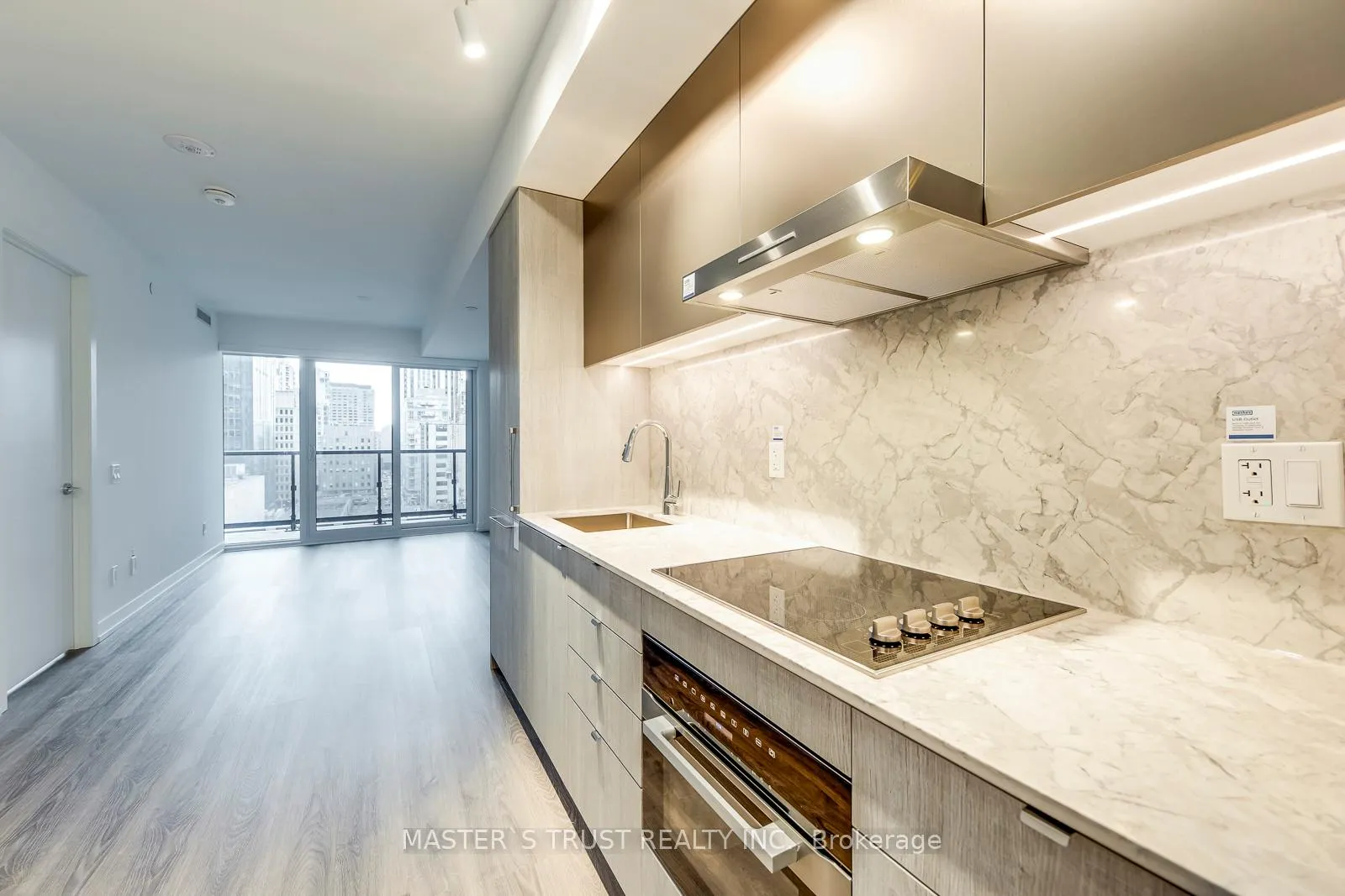 Photo 8 of Unit 1001, 771 Yonge Street, Toronto, The Annex — HOMEH