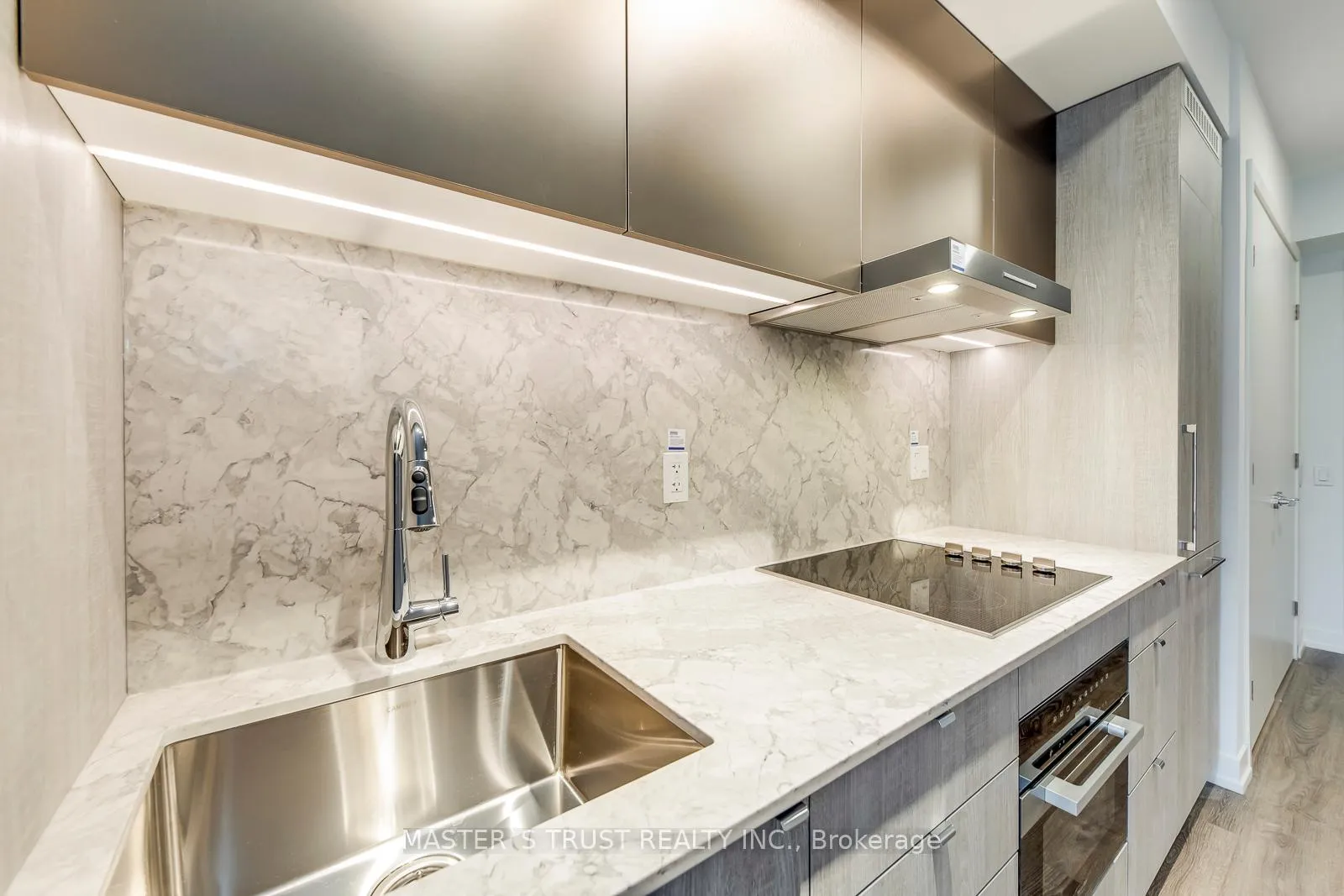 Photo 10 of Unit 1001, 771 Yonge Street, Toronto, The Annex — HOMEH