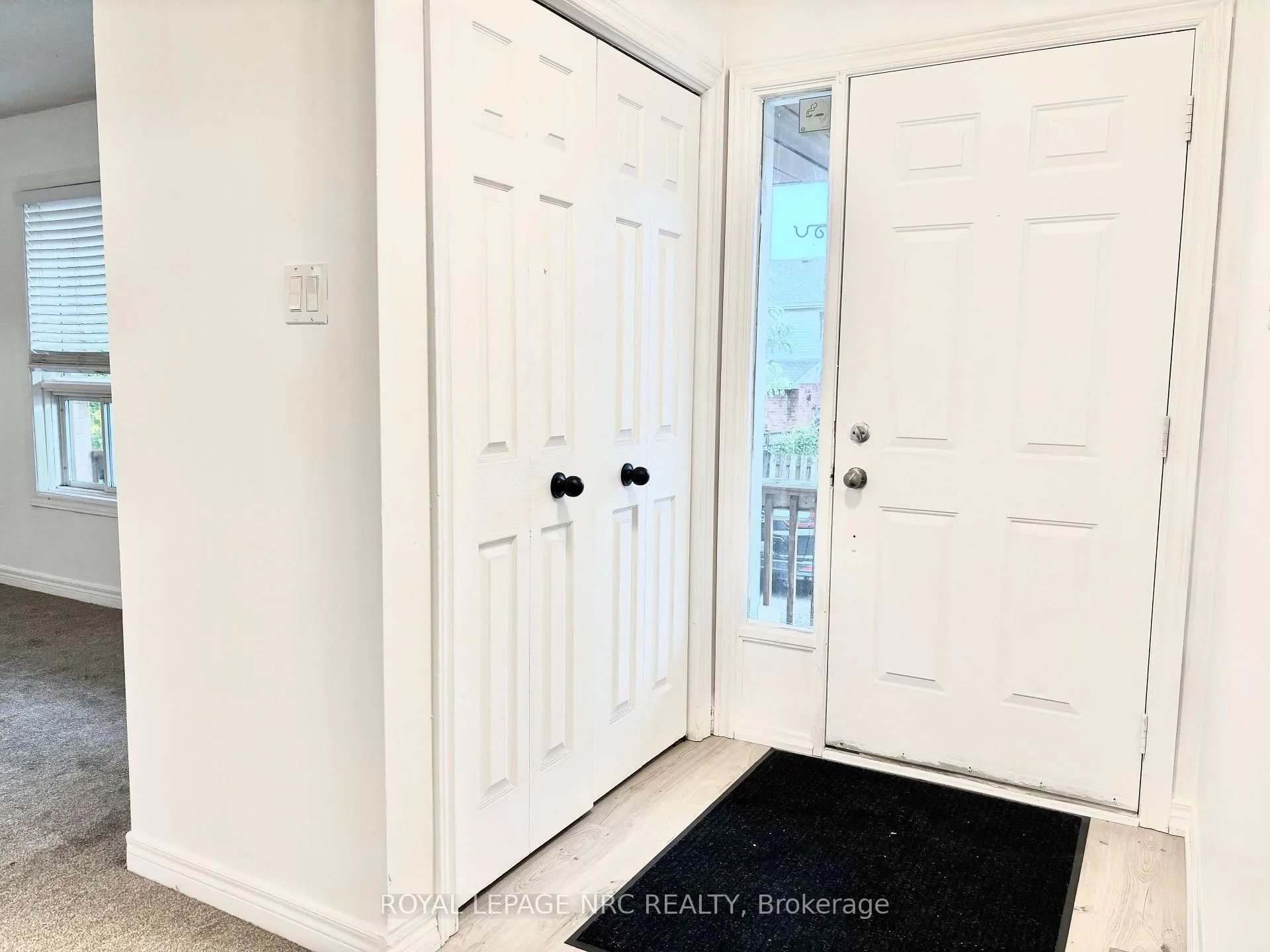 Photo 2 of Unit D, 297 Main Street, Grimsby, Grimsby East — HOMEH