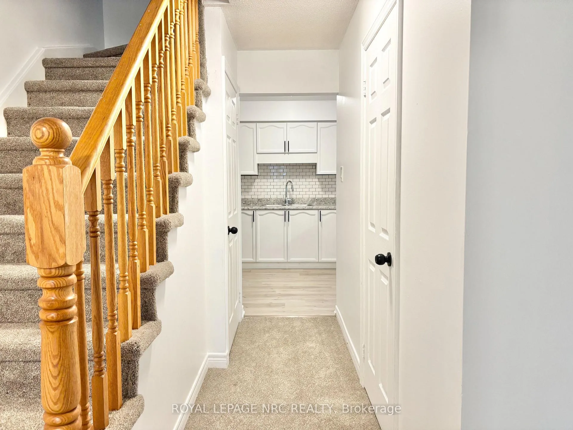 Photo 5 of Unit D, 297 Main Street, Grimsby, Grimsby East — HOMEH