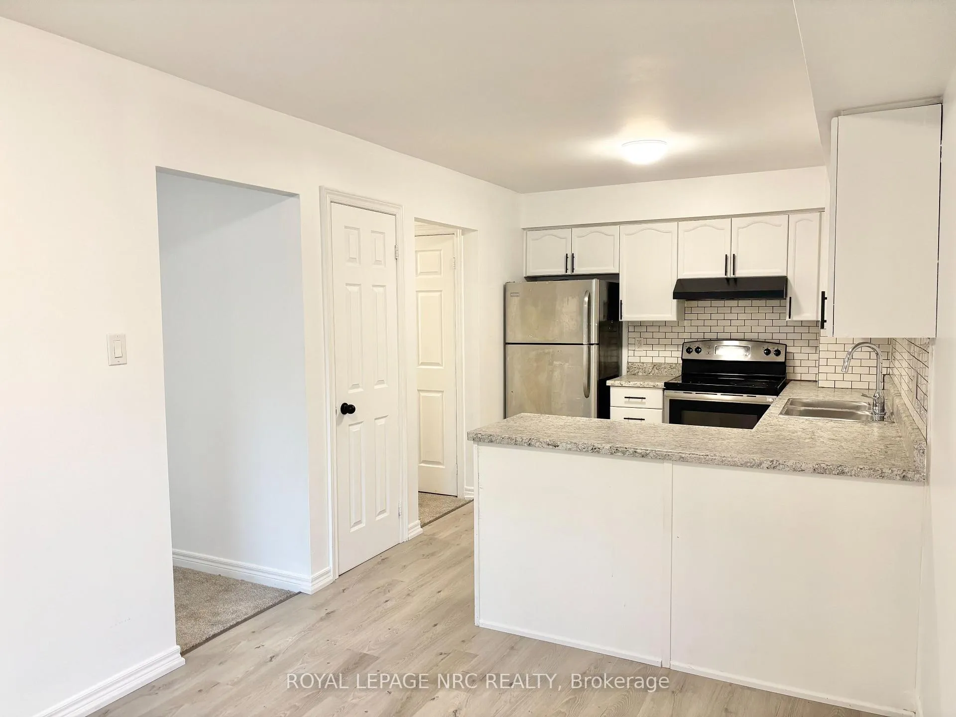 Photo 8 of Unit D, 297 Main Street, Grimsby, Grimsby East — HOMEH