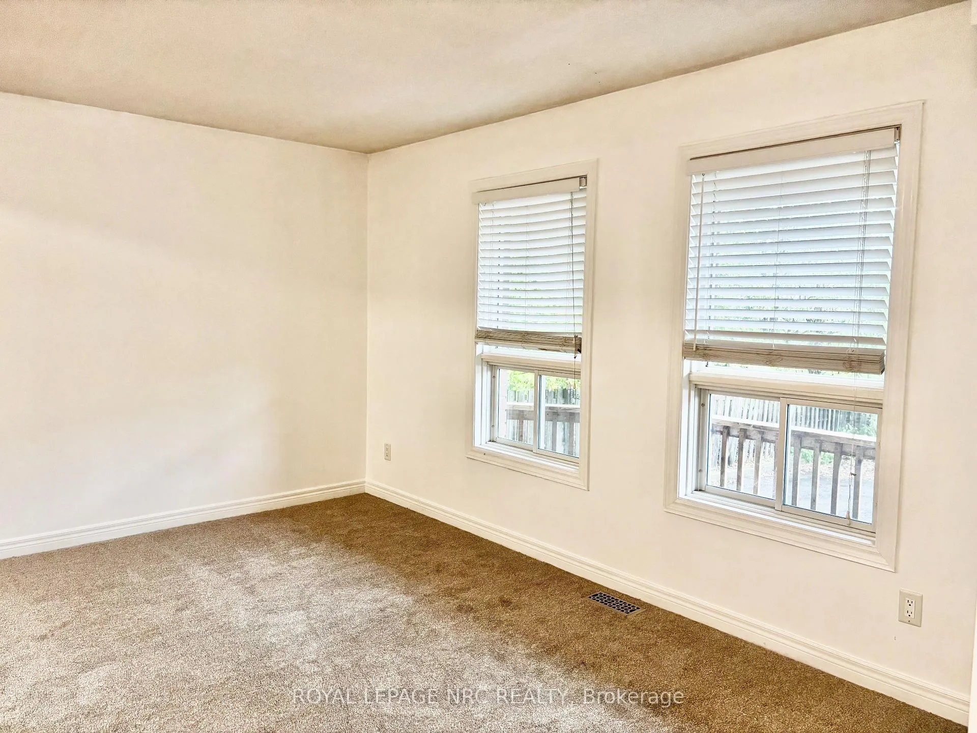 Photo 12 of Unit D, 297 Main Street, Grimsby, Grimsby East — HOMEH