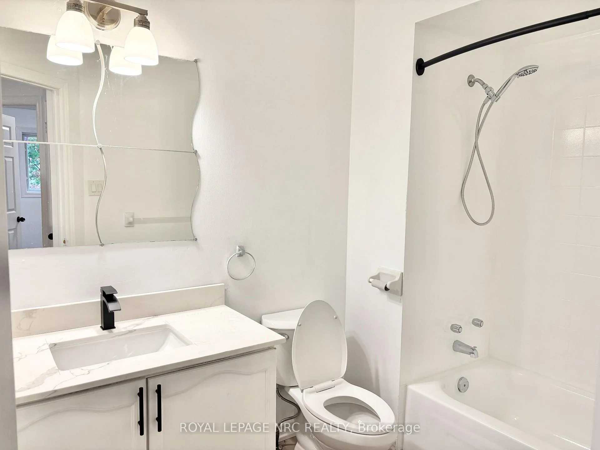 Photo 15 of Unit D, 297 Main Street, Grimsby, Grimsby East — HOMEH