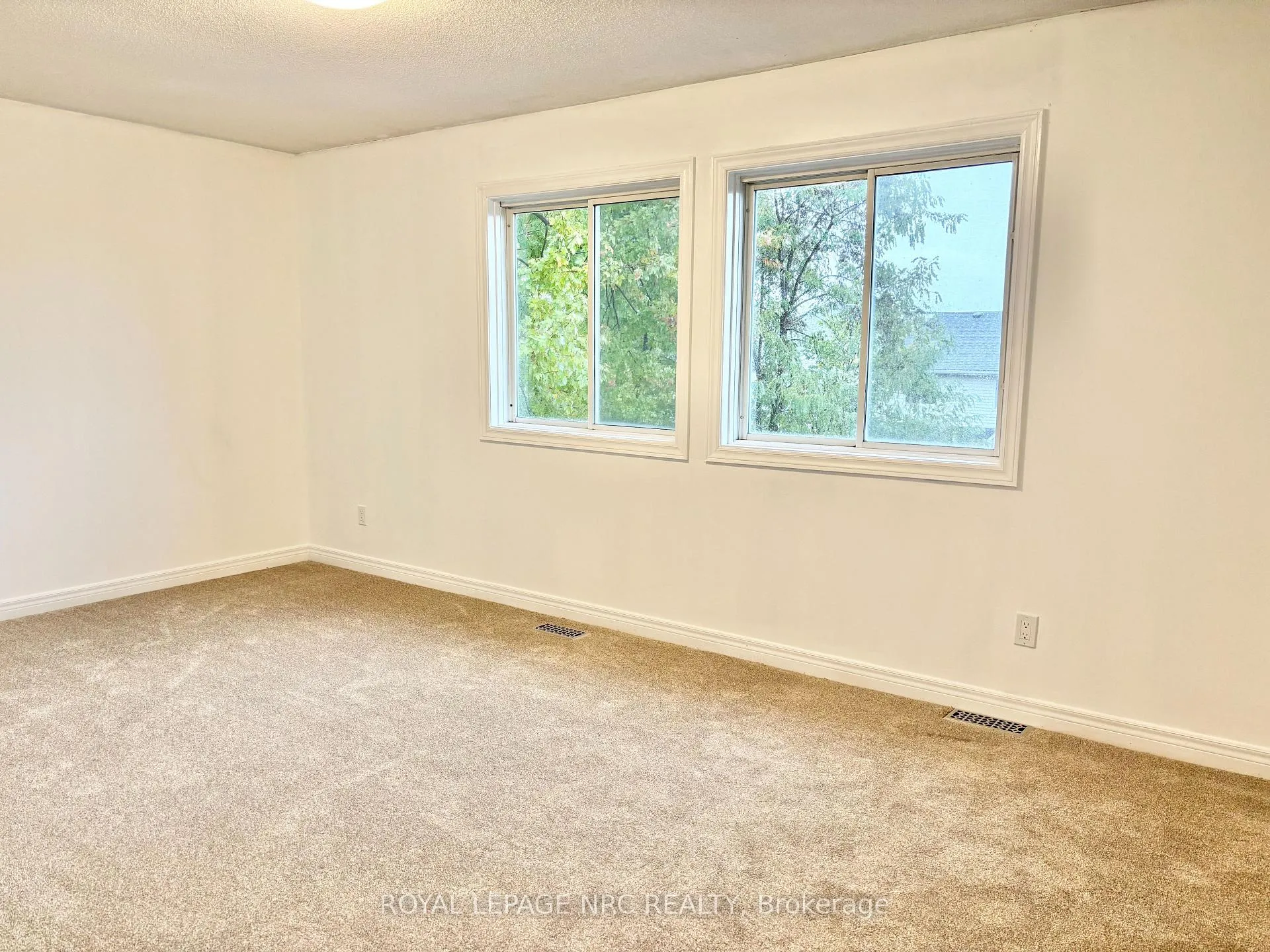 Photo 18 of Unit D, 297 Main Street, Grimsby, Grimsby East — HOMEH
