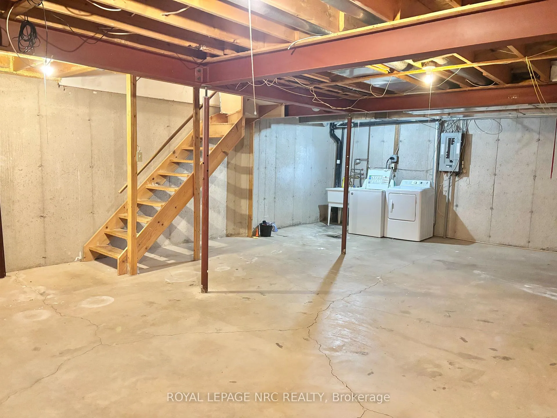 Photo 20 of Unit D, 297 Main Street, Grimsby, Grimsby East — HOMEH