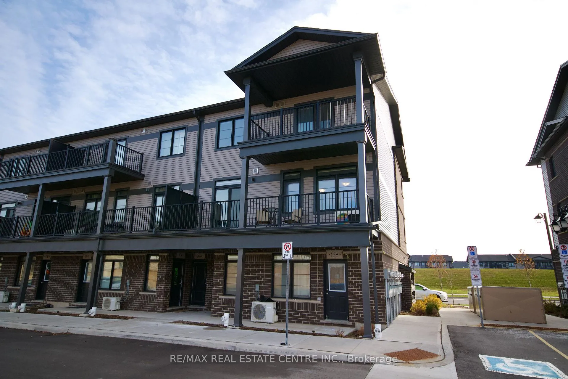 Photo 2 of 160 Oat Lane, Kitchener — HOMEH