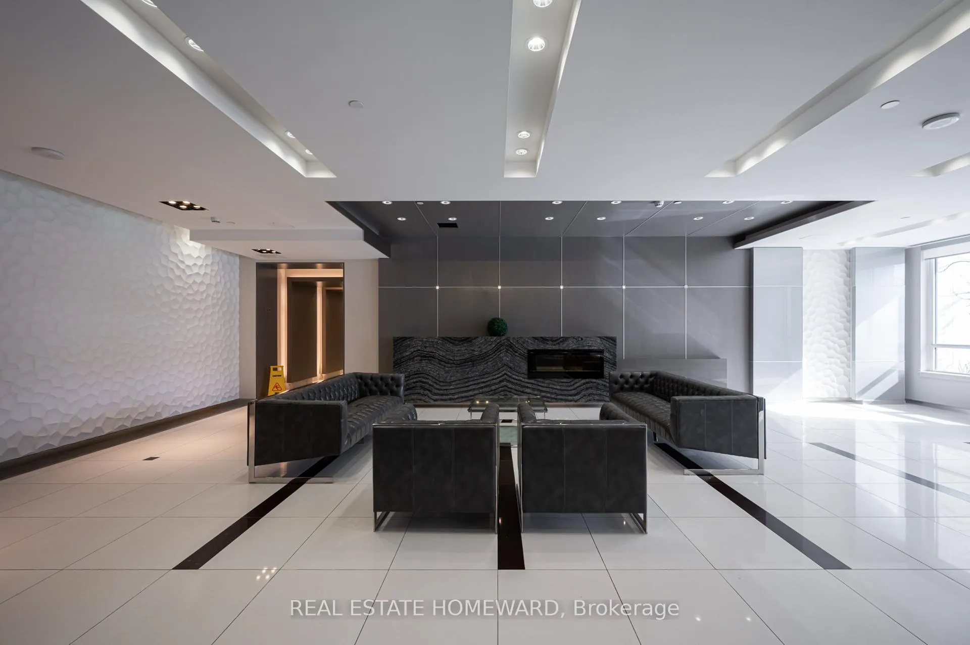 Photo 5 of Unit 402, 7165 Yonge Street, Markham, Thornhill — HOMEH