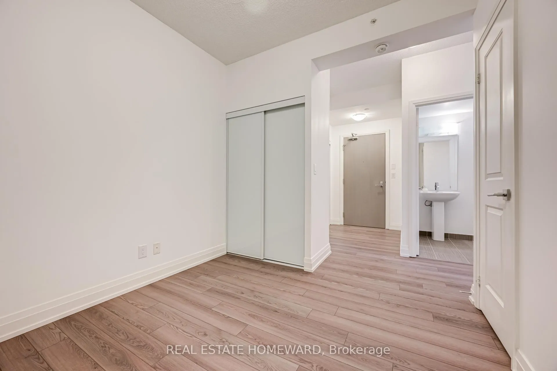 Photo 9 of Unit 402, 7165 Yonge Street, Markham, Thornhill — HOMEH